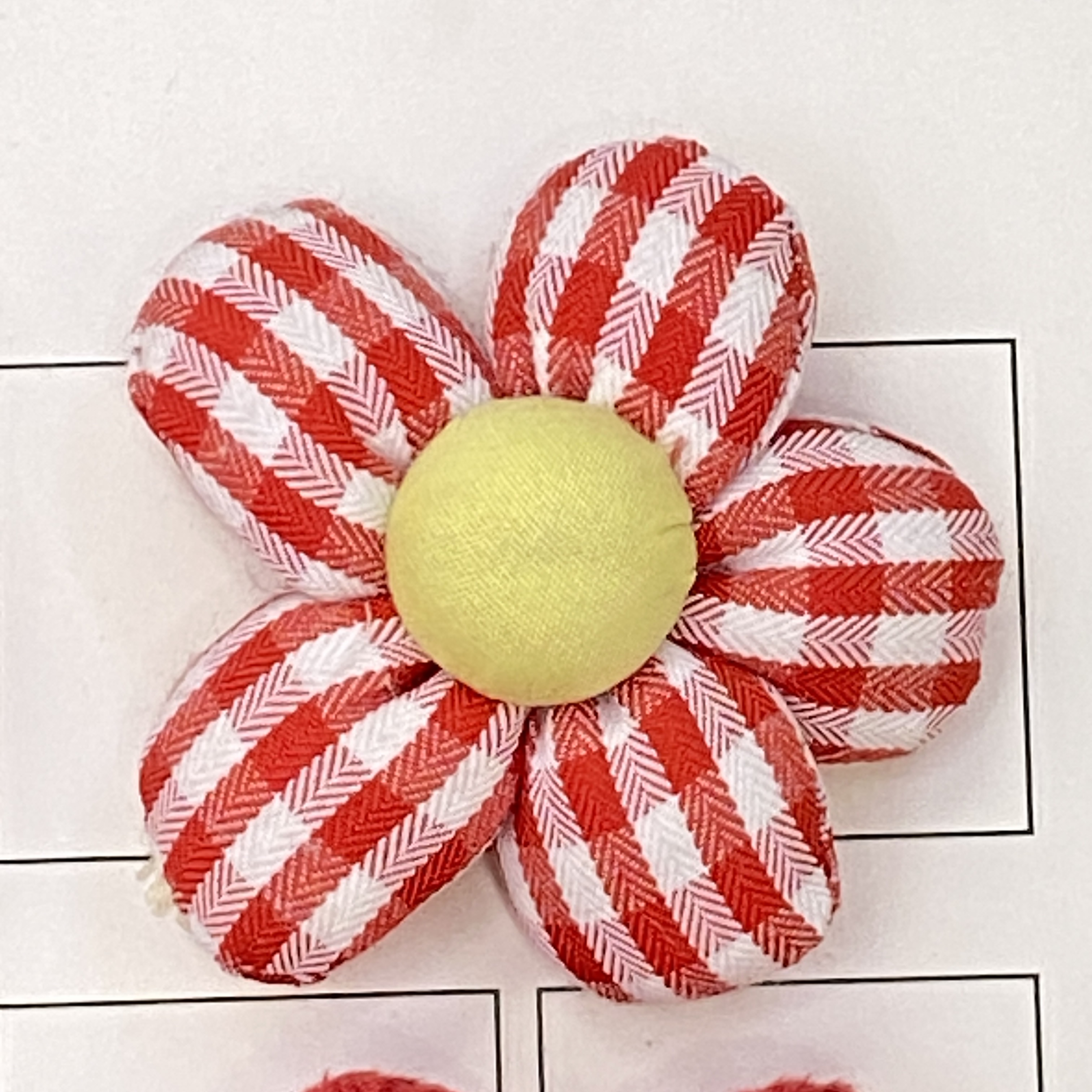 大红充棉五瓣花喜庆过年5.5公分布艺单色格子花朵详情图5