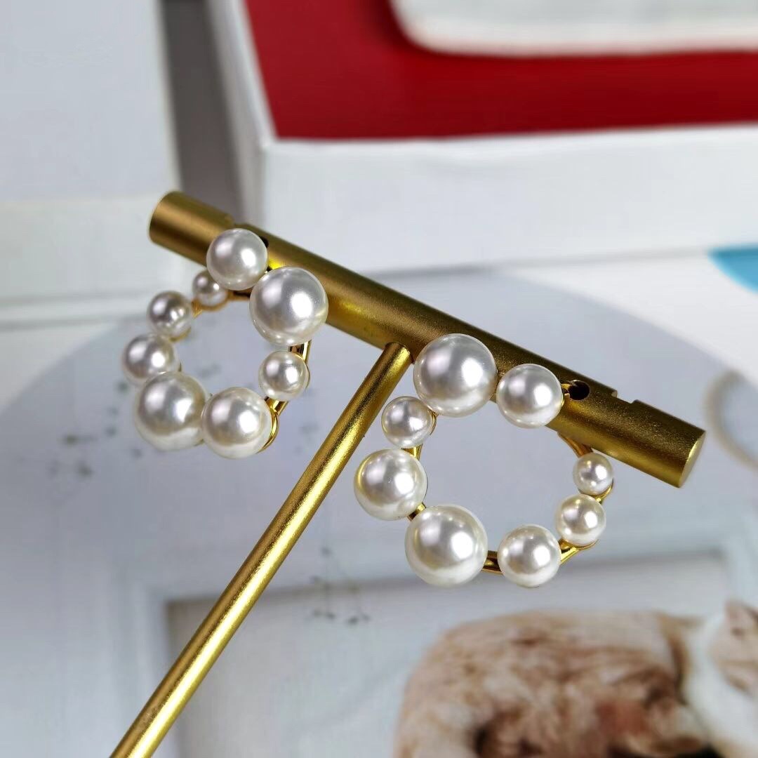 珍珠创意设计耳钉 独特耳饰 高品质饰品 简约时尚耳环耳钉