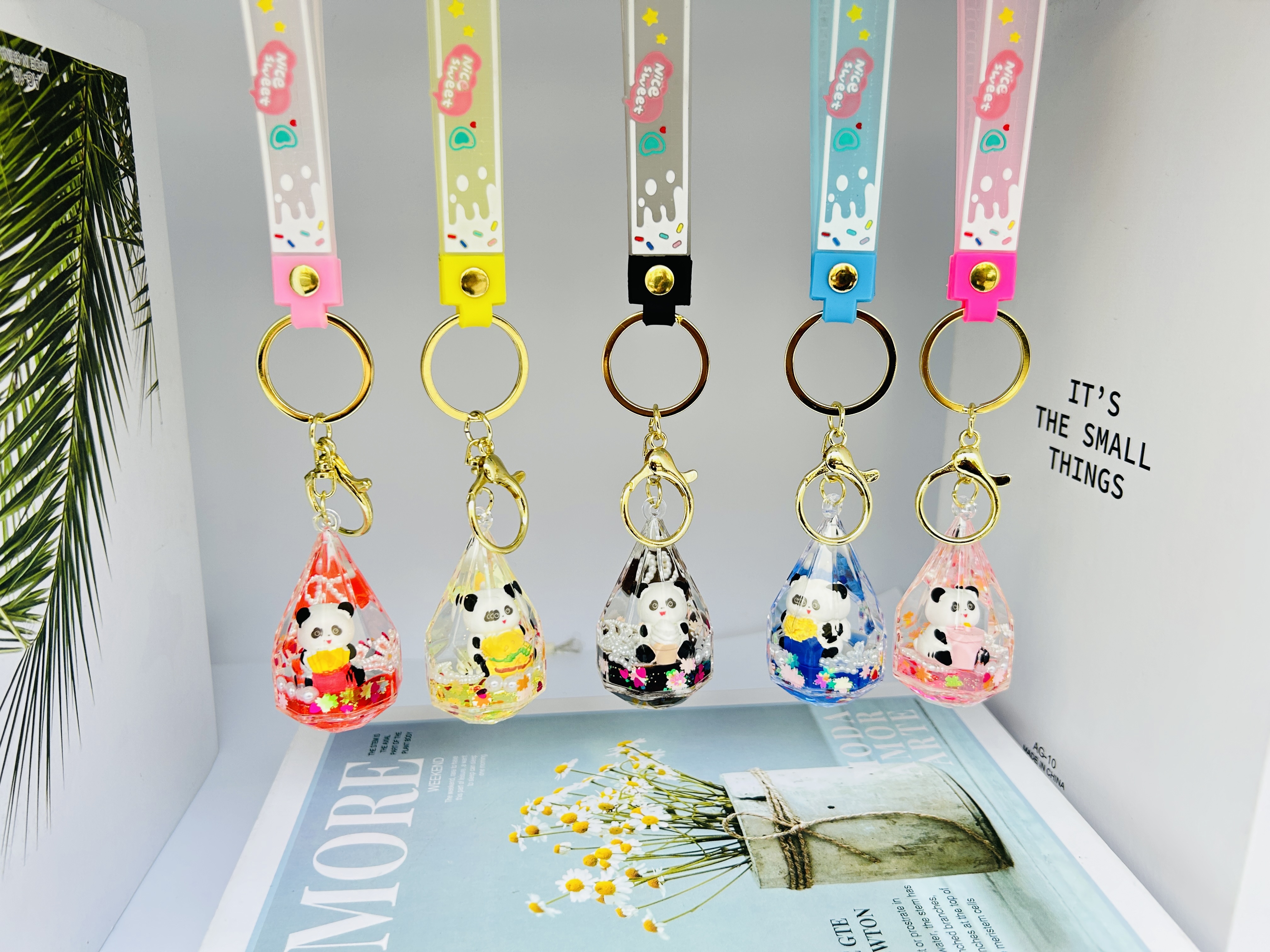 亚克力卡通动漫流沙瓶钥匙扣 2024新款女士可爱款包挂装饰创意小礼品