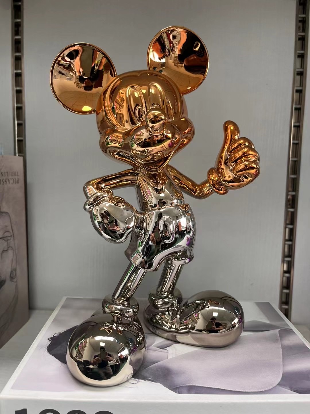 New best-selling Mickey Mouse home decoration items welcome Mickey cartoon creative display, original manufacturer's handicrafts details Picture