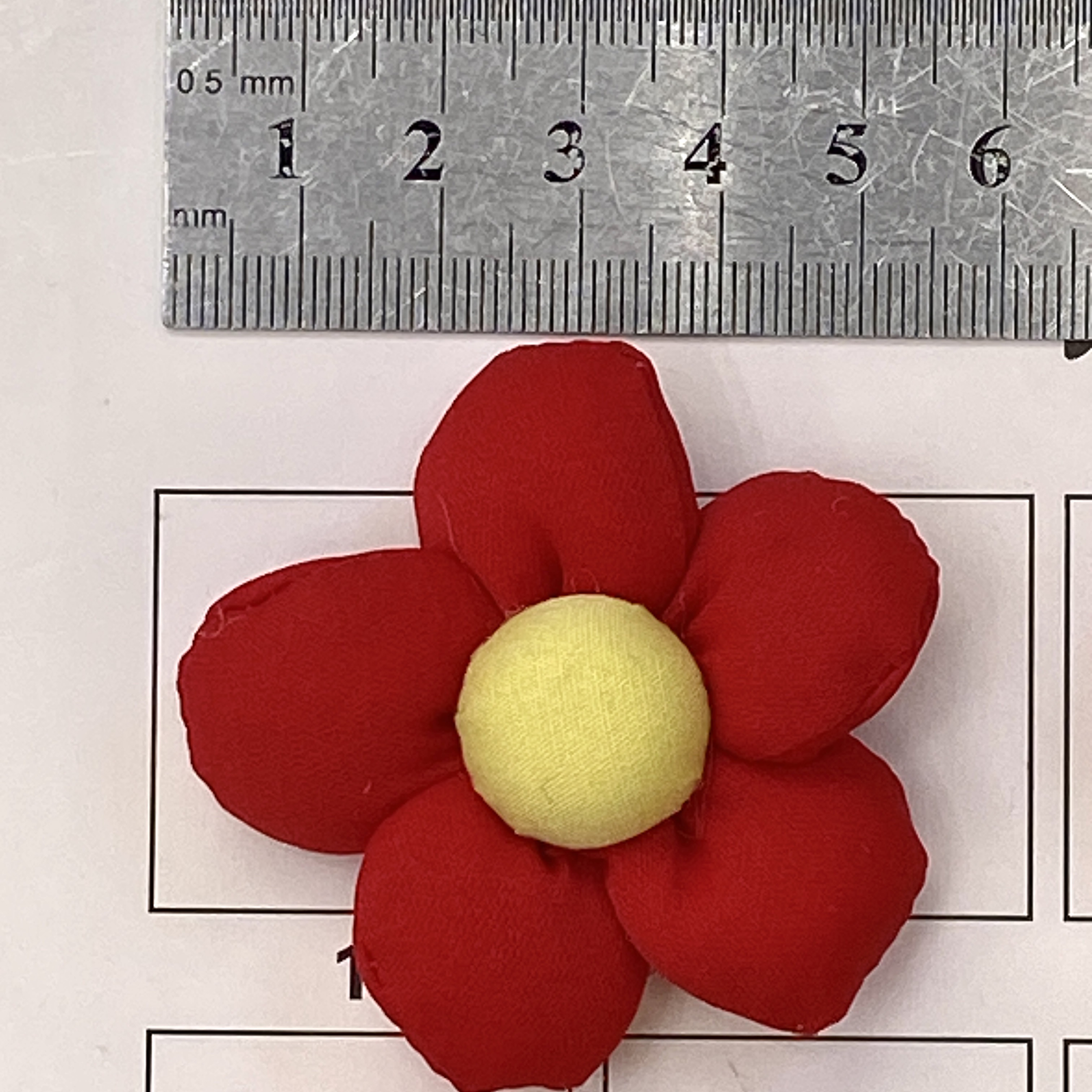 大红充棉五瓣花喜庆过年5.5公分布艺单色格子花朵详情图6
