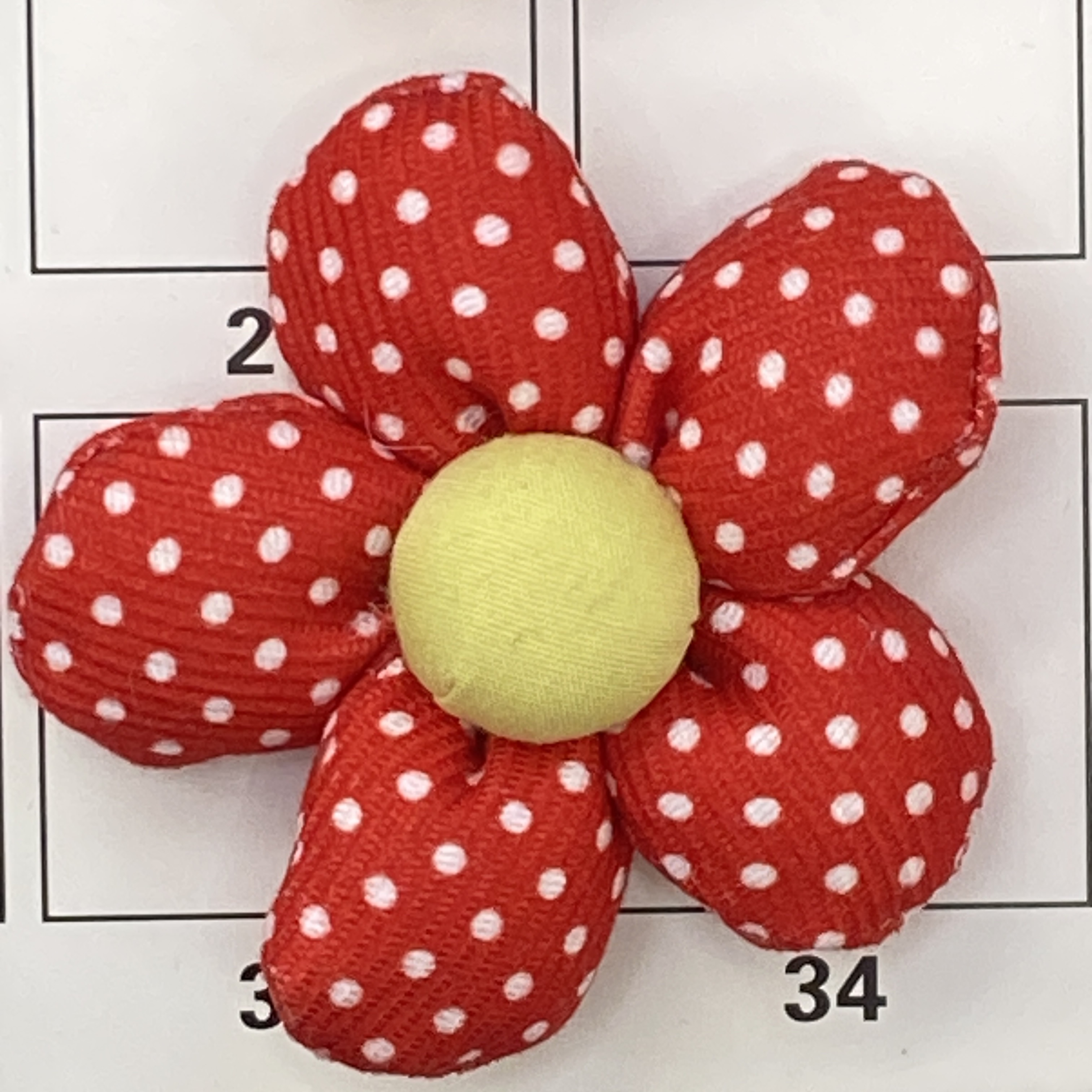 大红充棉五瓣花喜庆过年5.5公分布艺单色格子花朵细节图