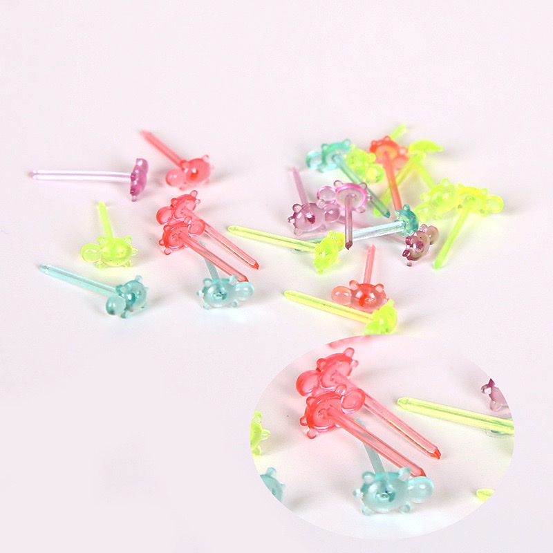 Ear care sticks, plastic ear needles, anti-allergy sticks, invisible student ear hole care Application Scenario