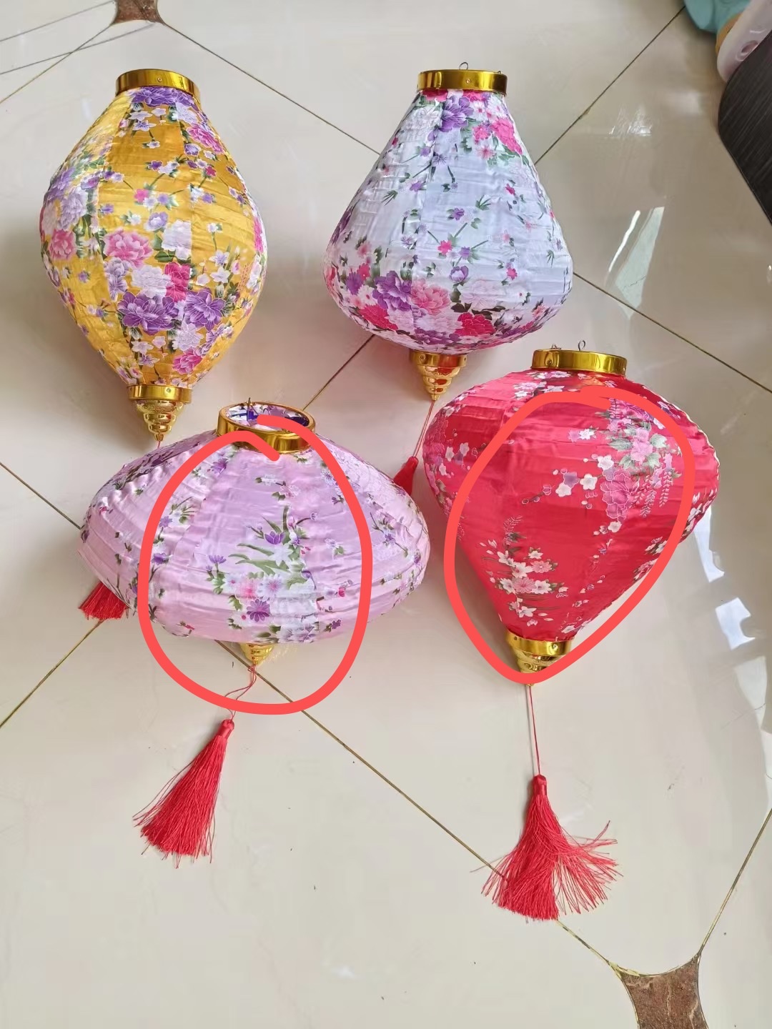 The New Year celebration must have luminous rotating lanterns. The lanterns for the Spring Festival are beautiful and durable. The lantern decorations create a strong festive atmosphere details Picture