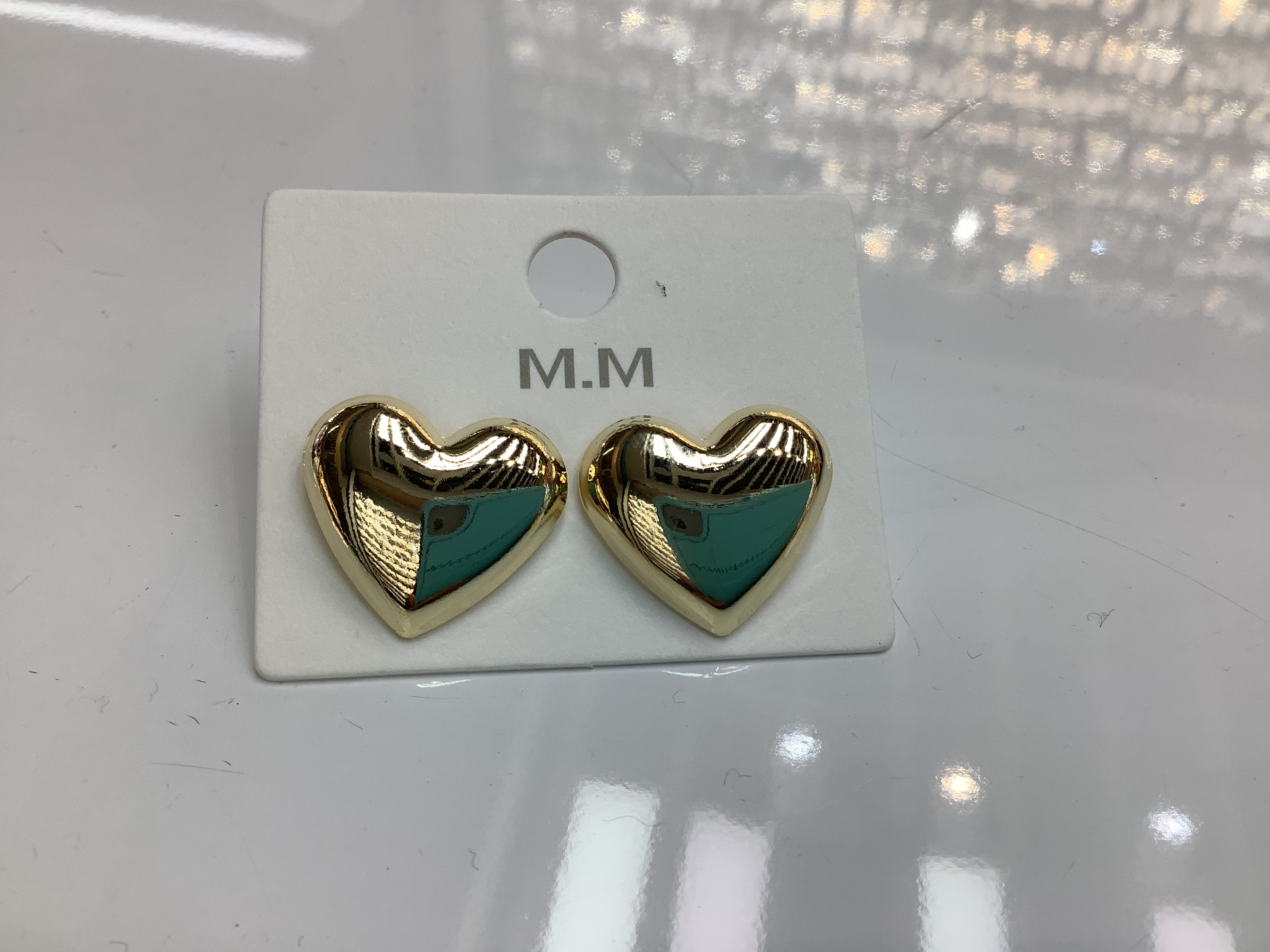 饰品店 创意耳钉 独特设计耳饰 精致女士饰品 时尚潮流必备产品图