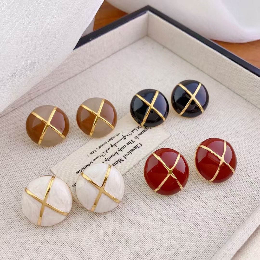 Copper plated with real gold, French retro enamel drop glaze round earrings, new women's high-end and fashionable stud earrings, silver needles