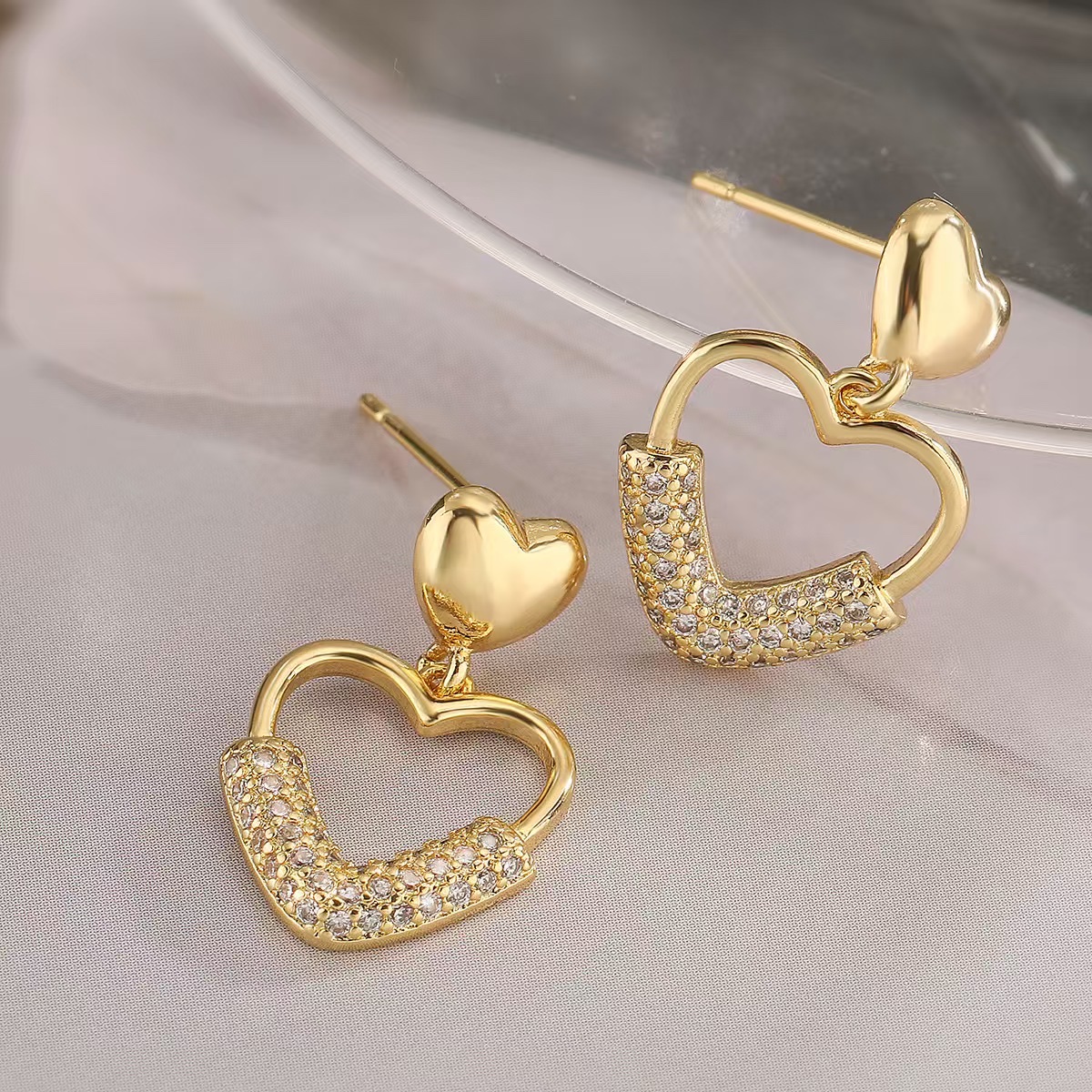 时尚潮流百搭情人节礼物铜锆石爱心耳环耳饰系列白底实物图