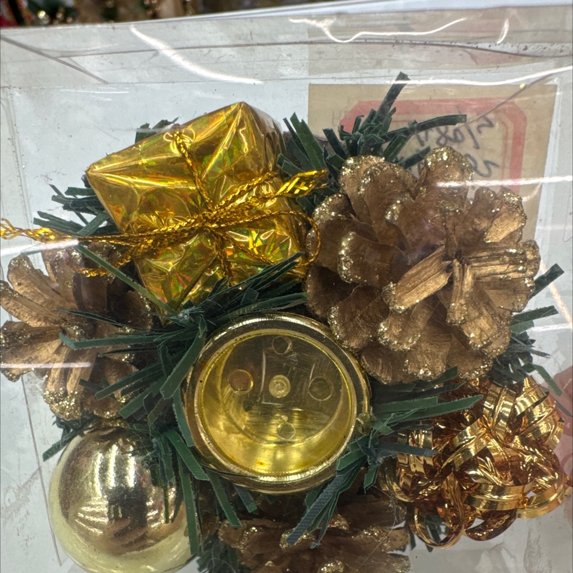 Mini Christmas hat paired with flying snowflakes Christmas tree Christmas tree Snow White theme decoration Christmas Tree Festival celebration essential Christmas Tree Christmas Tree details Picture