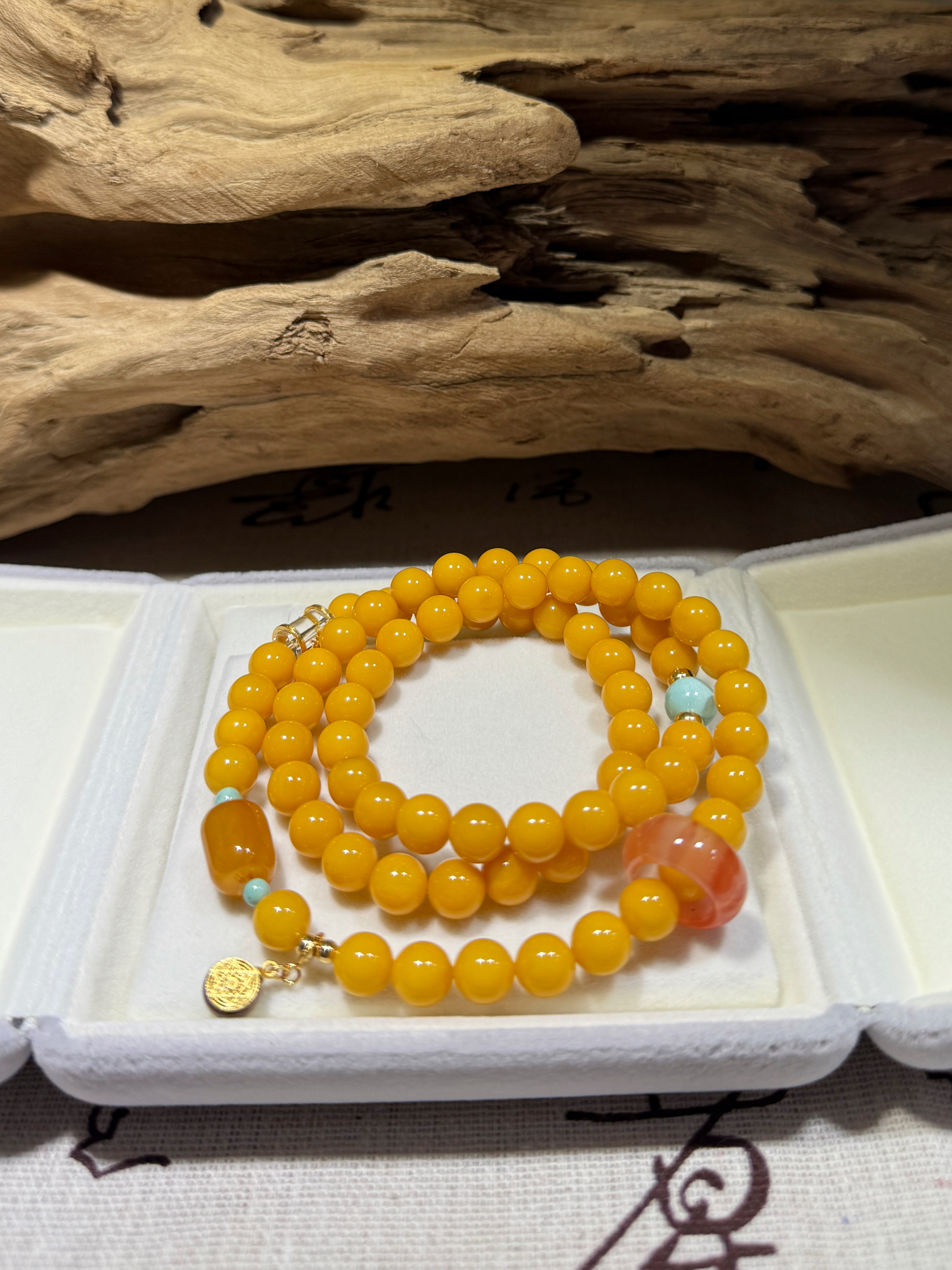 Natural Baltic amber bracelet, amber-designed bracelet, cultural and recreational jewelry Item Picture