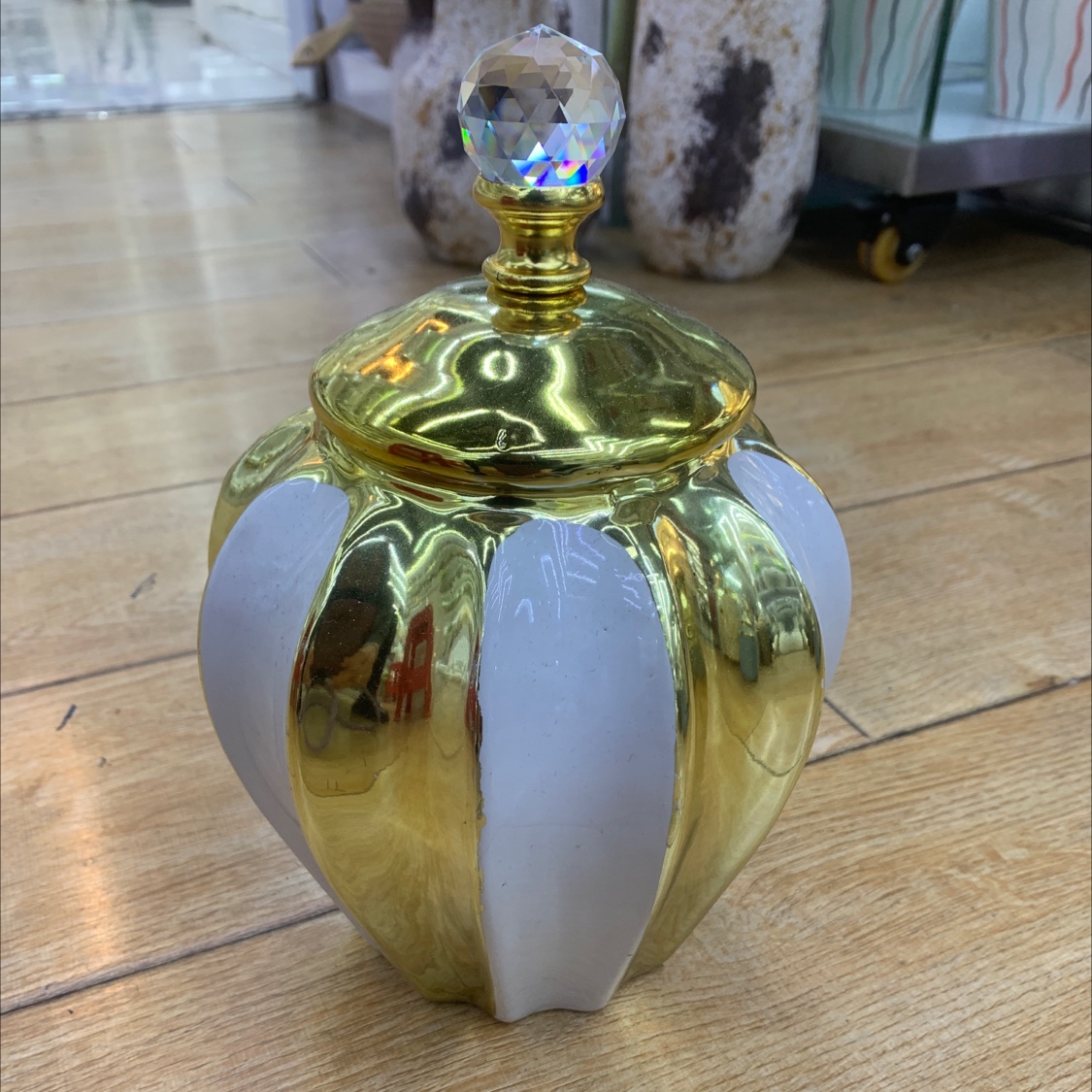 Handicraft vase