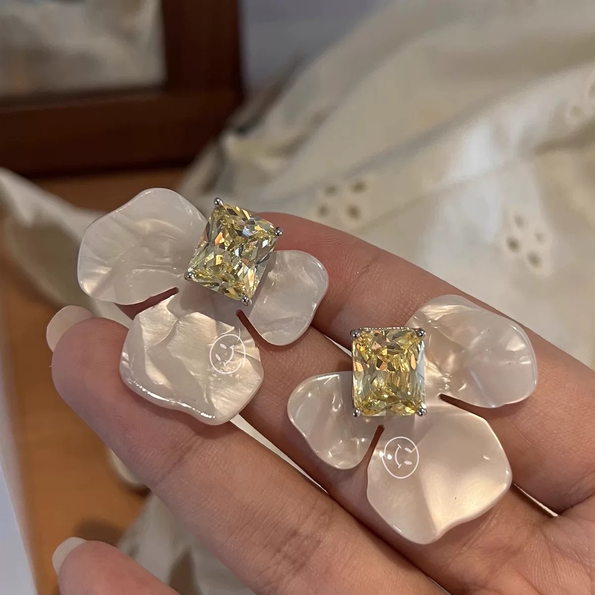 2024年新品治愈蓝鸢尾方糖耳环女轻奢高级感小众设计何方耳钉饰品高级感气质花瓣花朵耳钉女耳环耳夹银针耳饰气质百搭详情图4