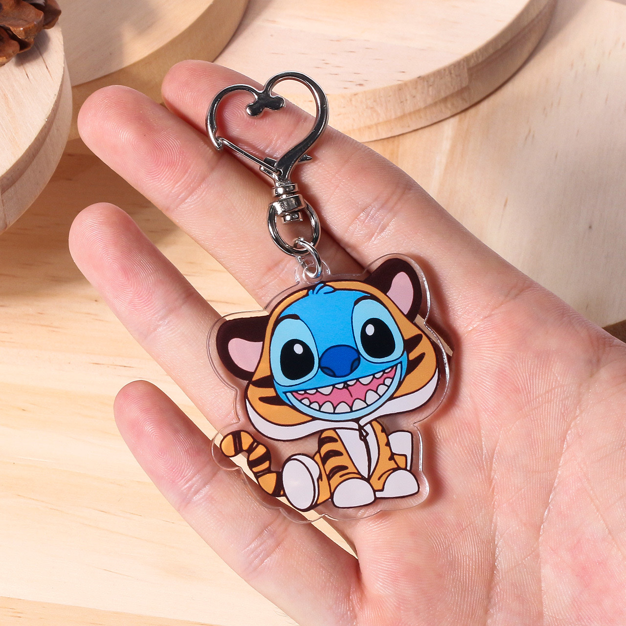 2024年跨境电商新款热卖款爆款差异史迪仔搞怪卡通印花亚克力钥匙扣周边挂饰义乌国际商贸城亚克力醋酸配件饰详情图4