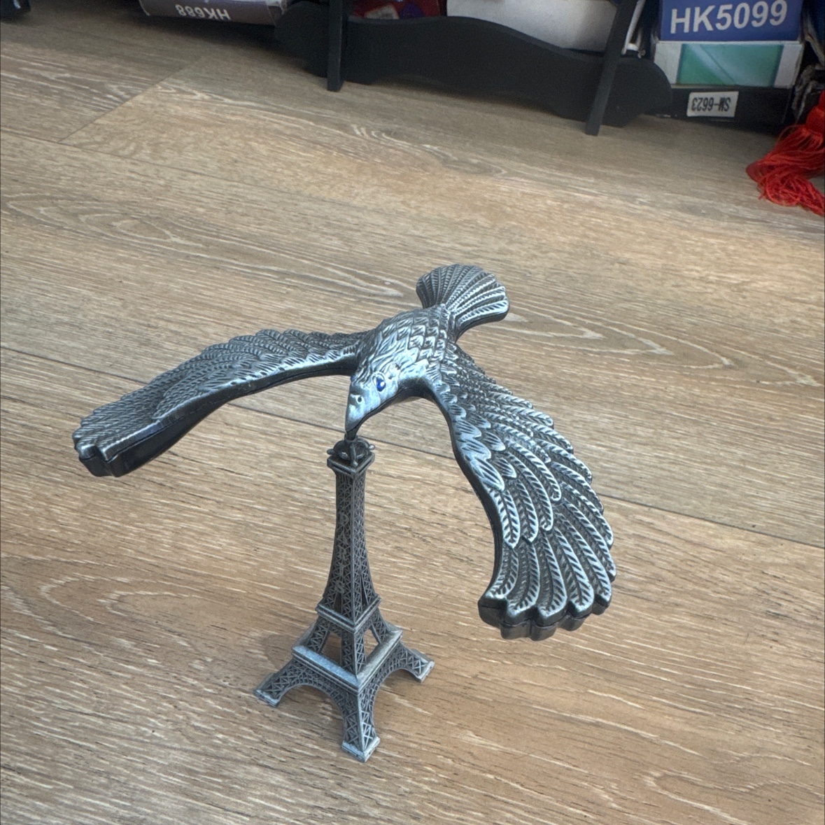 创意仿重力平衡鹰办公室摆件金属礼品旅游工艺品产品图