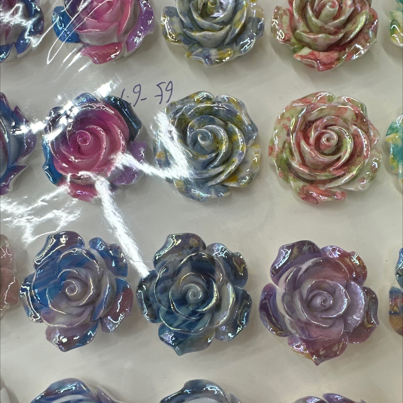 树脂饰品，尺寸35mm，颜色七彩色，每个起订量500个产品图