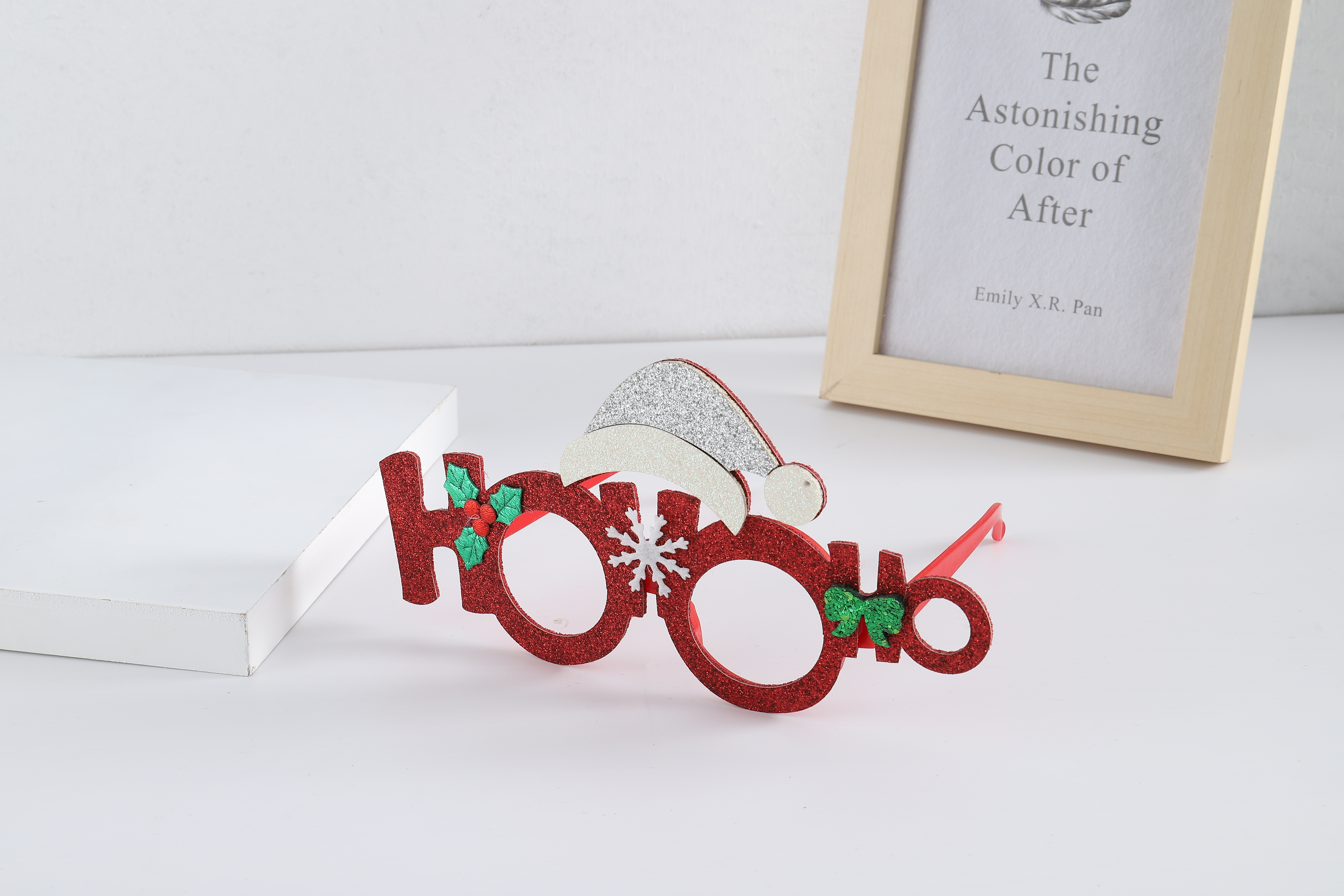 Christmas-themed decorative sets, toys, pendants, eyeglass-shaped creative gifts, essential items for festive atmosphere decoration detail image 5