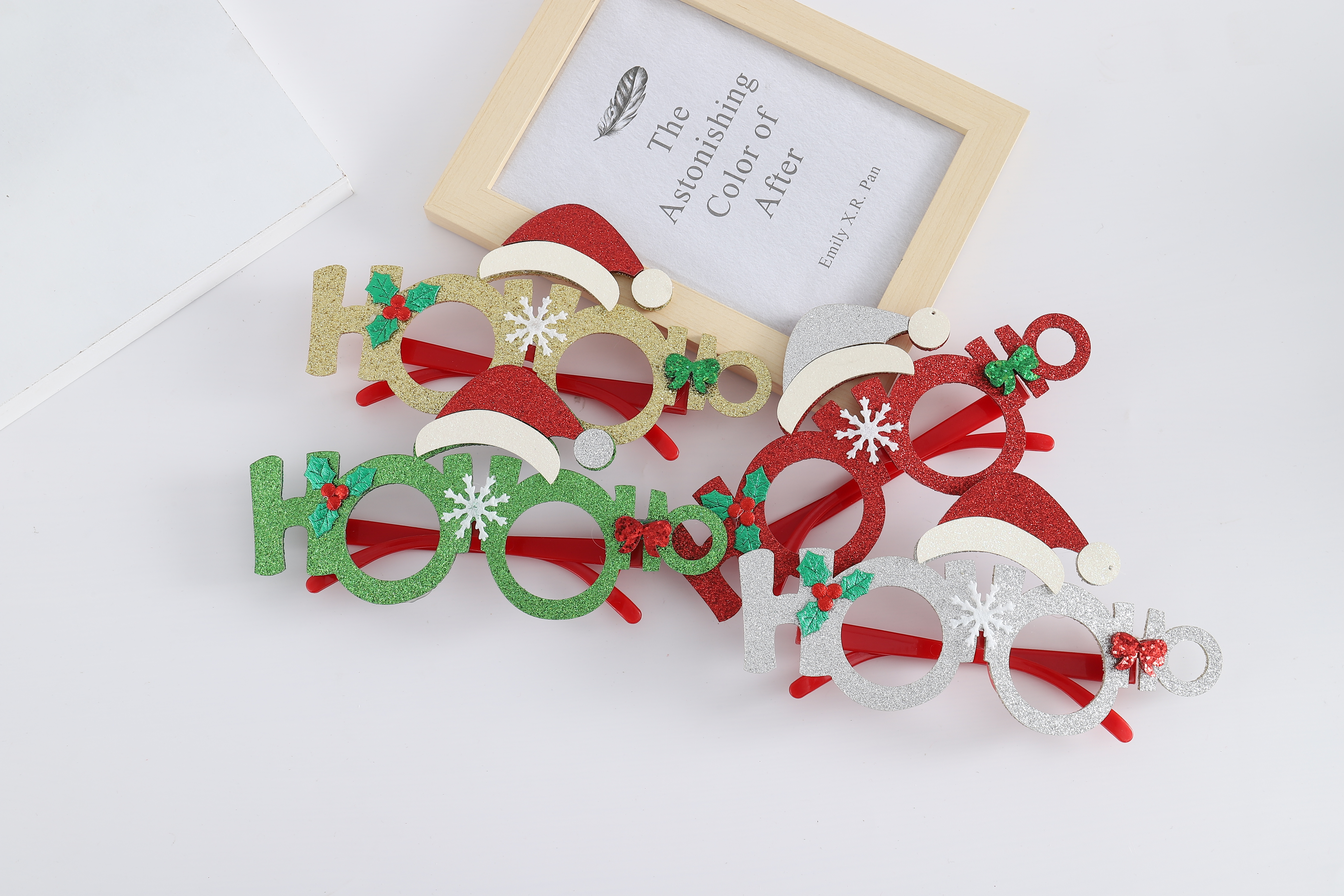 Christmas-themed decorative sets, toys, pendants, eyeglass-shaped creative gifts, essential items for festive atmosphere decoration detail image 2
