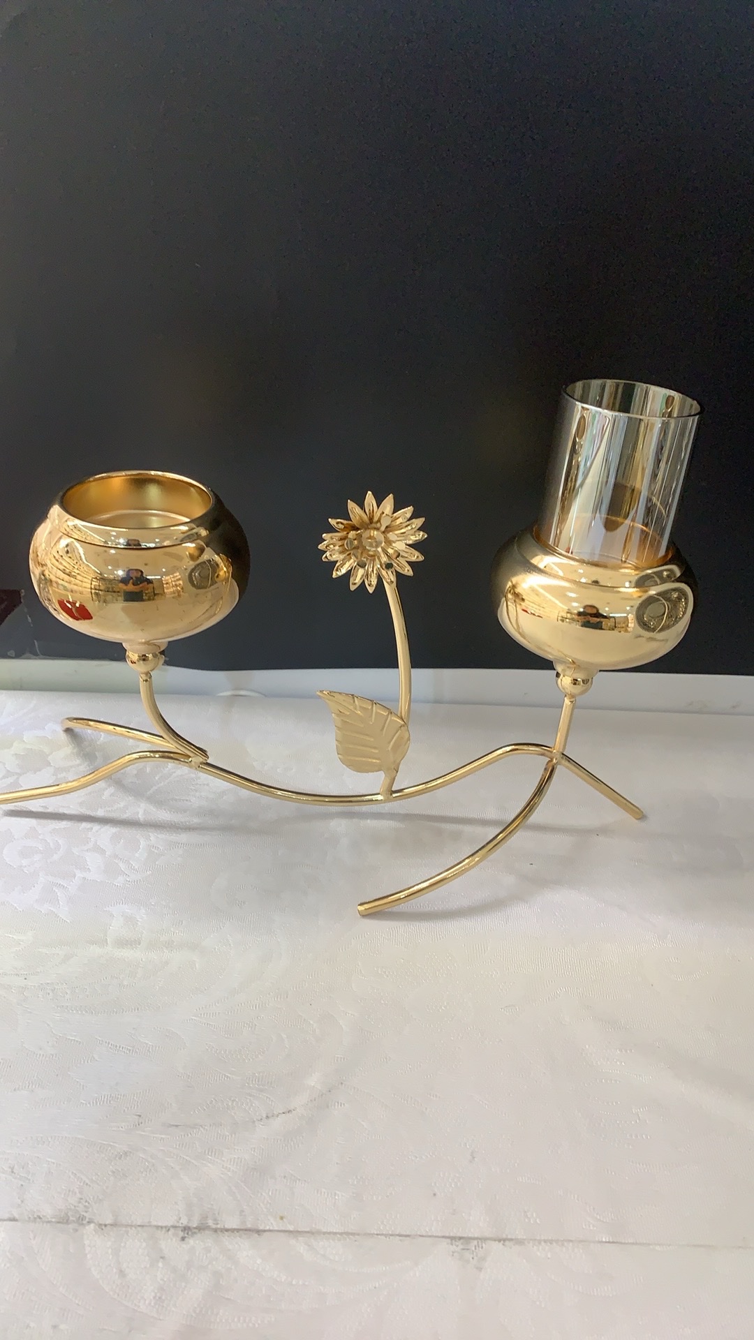 الشمعدان على طاولة غرفة المعيشة الذهبية والأوروبية في غرفة نوم شموع عيد ميلاد العصري Item Picture