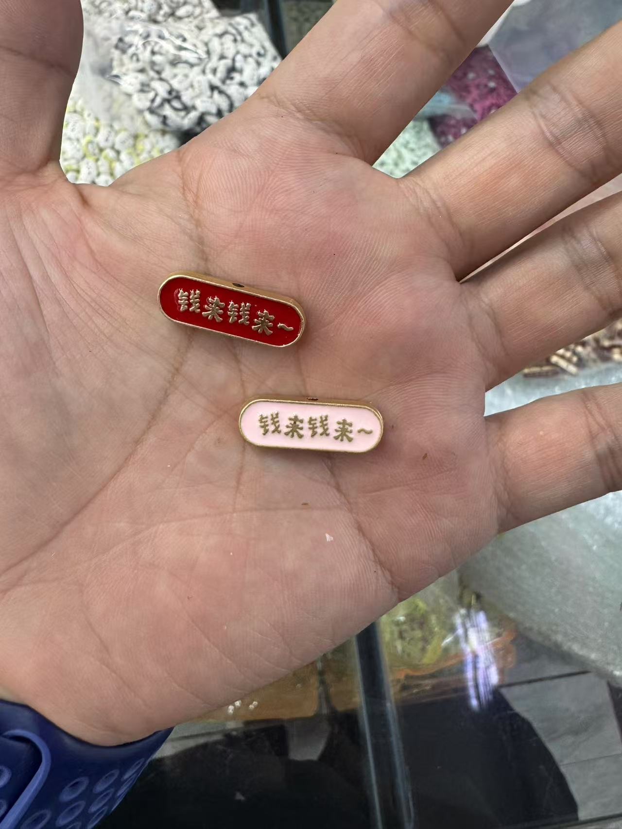 DIY alloy jewelry accessories, baked paint touch effect, New Year's edition, symbolic text perforated alloy diydiy Application Scenario