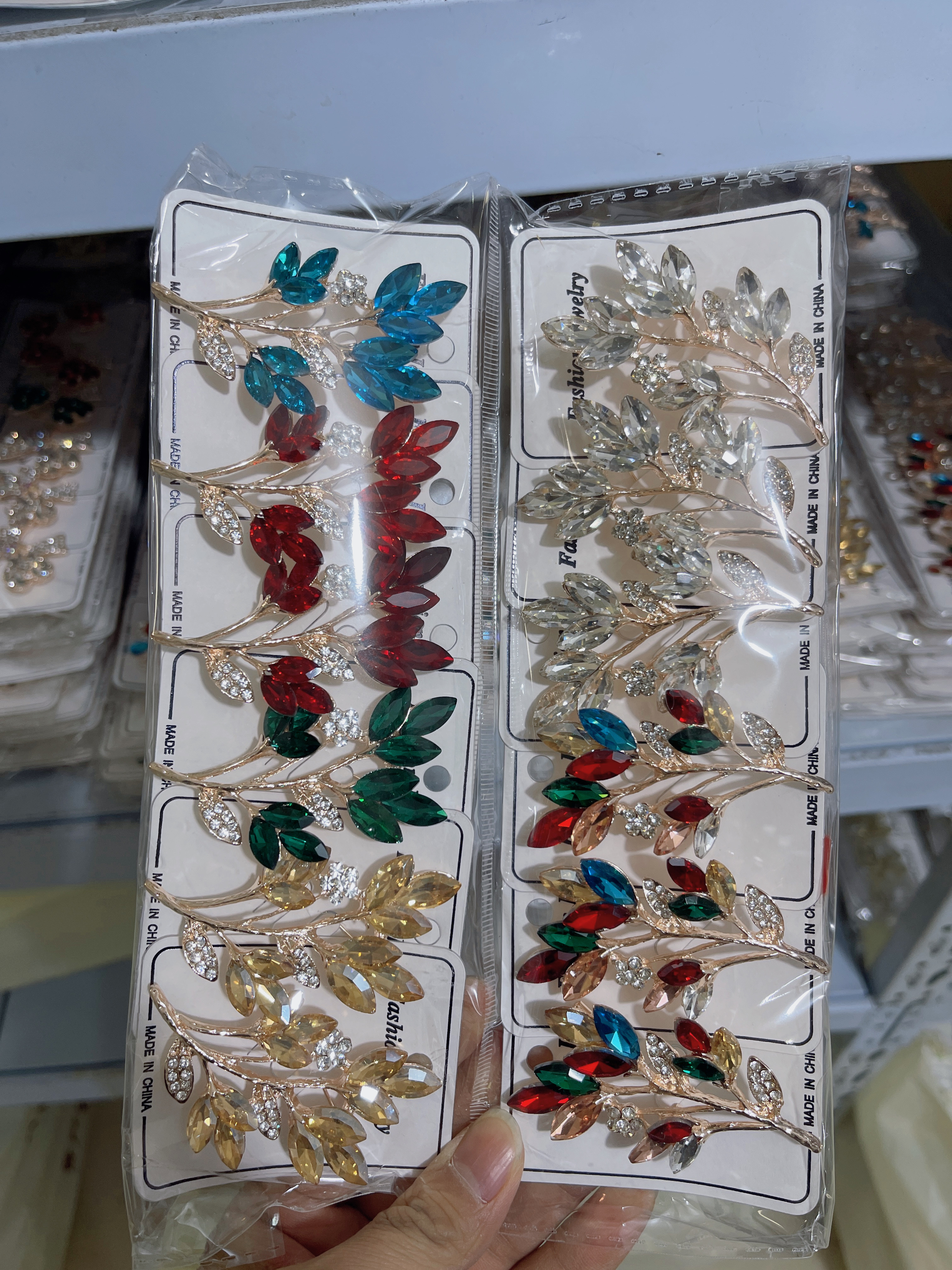 合金胸针，水晶材质，花朵圆形扣针，胸针胸针详情图2