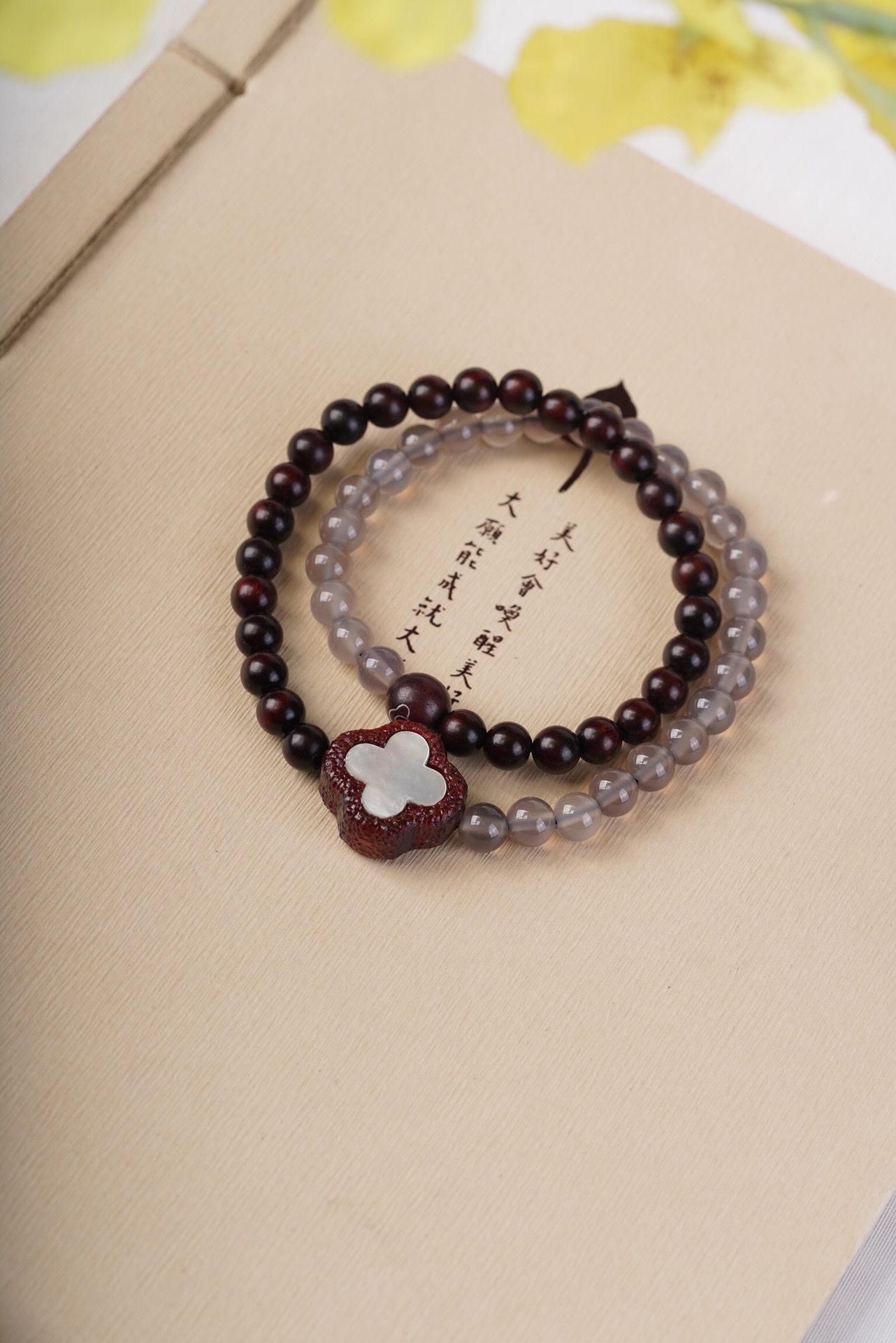 Small-leaf red sandalwood crystal bracelet, women's bracelet, fashionable accessory, simple design, personalized and trendy accessory, high-end gift and promotional item Specification image