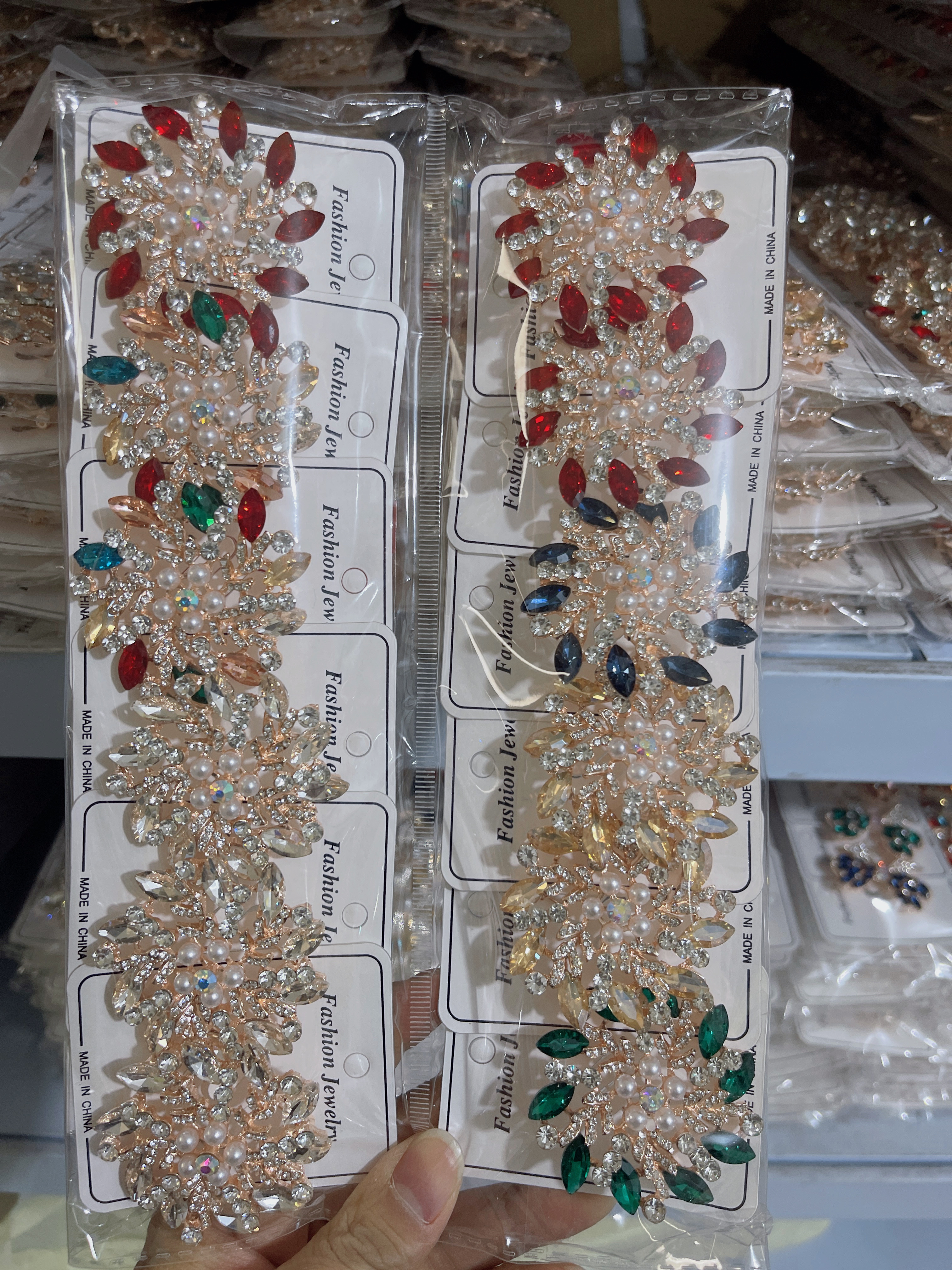 合金胸针，水晶材质，花朵圆形扣针，胸针胸针细节图