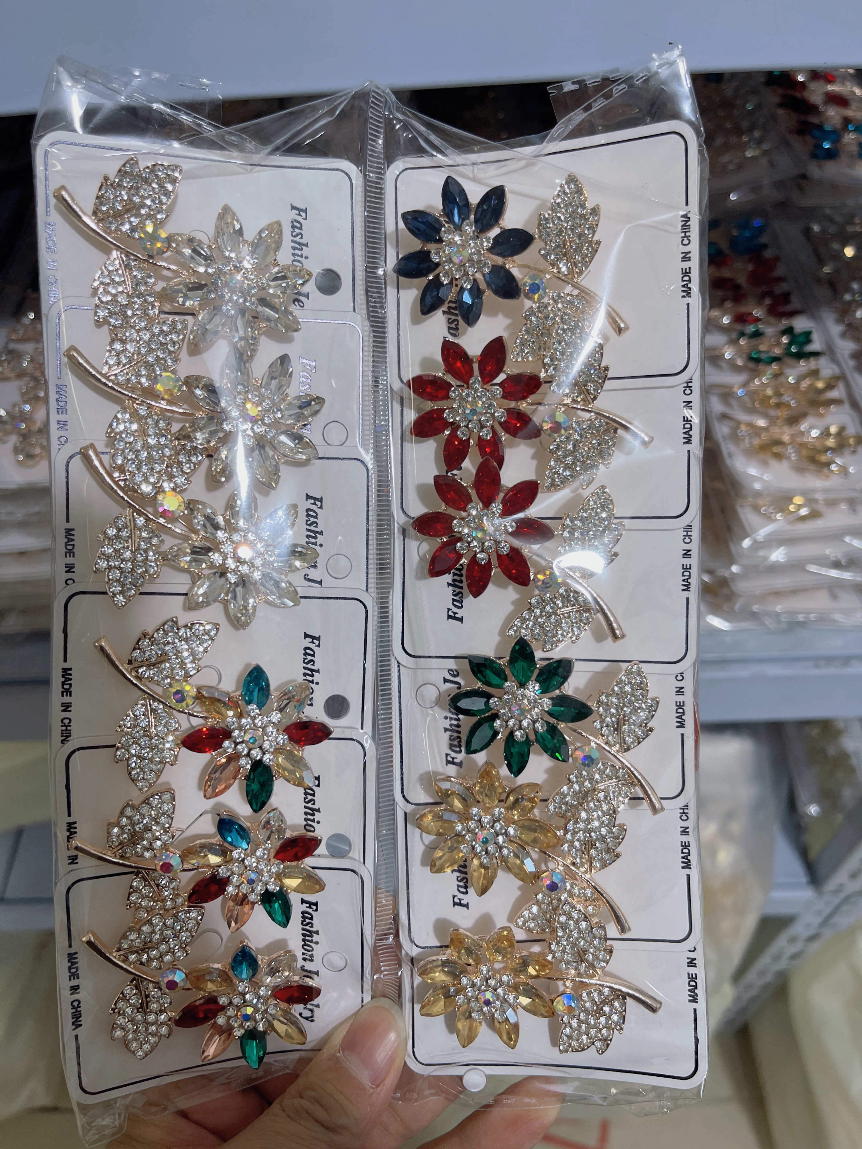 合金胸针，水晶材质，花朵圆形扣针，胸针胸针详情图4