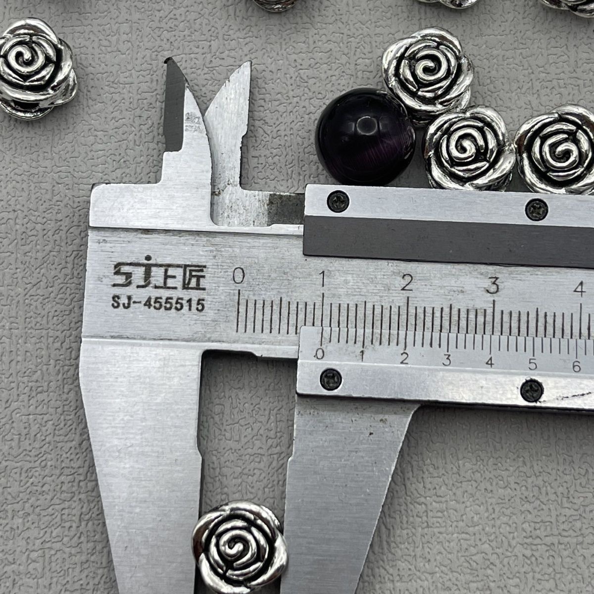 Alloy hidden silver ancient silver bead double-sided rose card, about 10mm, hand-strung bead accessories, diy retro material jewelry accessories Specification image