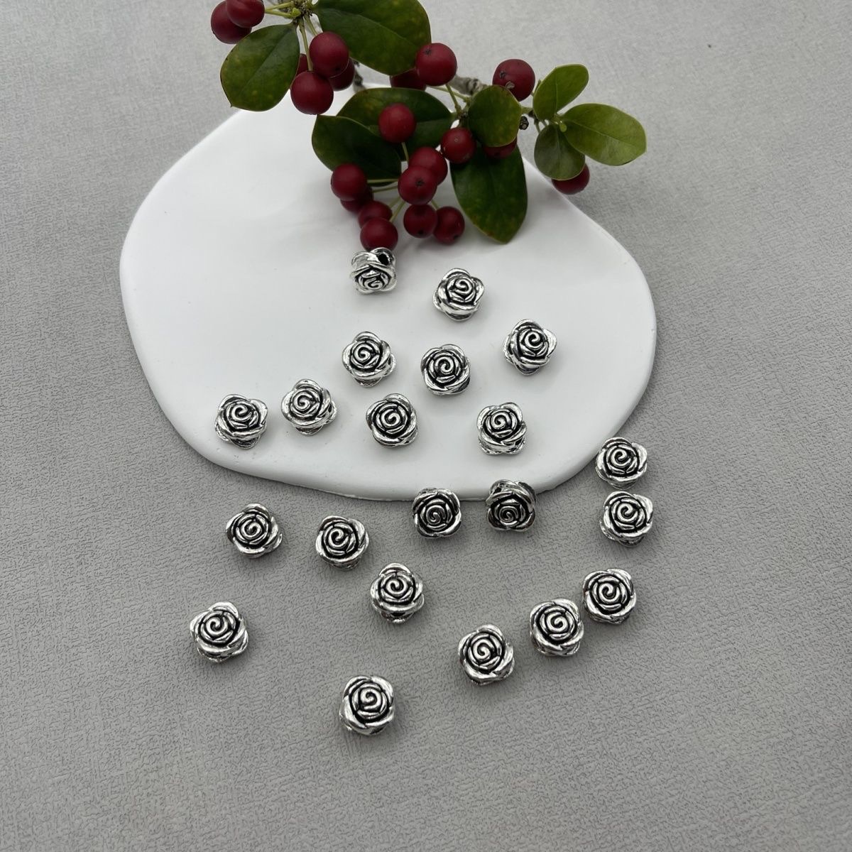 Alloy hidden silver ancient silver bead double-sided rose card, about 10mm, hand-strung bead accessories, diy retro material jewelry accessories Application Scenario