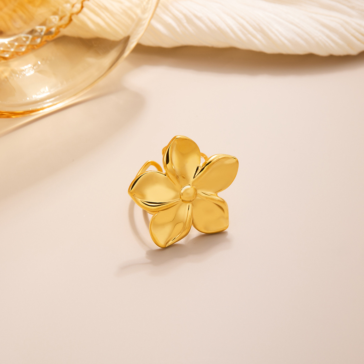 ins风跨境液态钛钢高级小众戒指女设计款指环花朵新款戒指戒指钛钢产品图