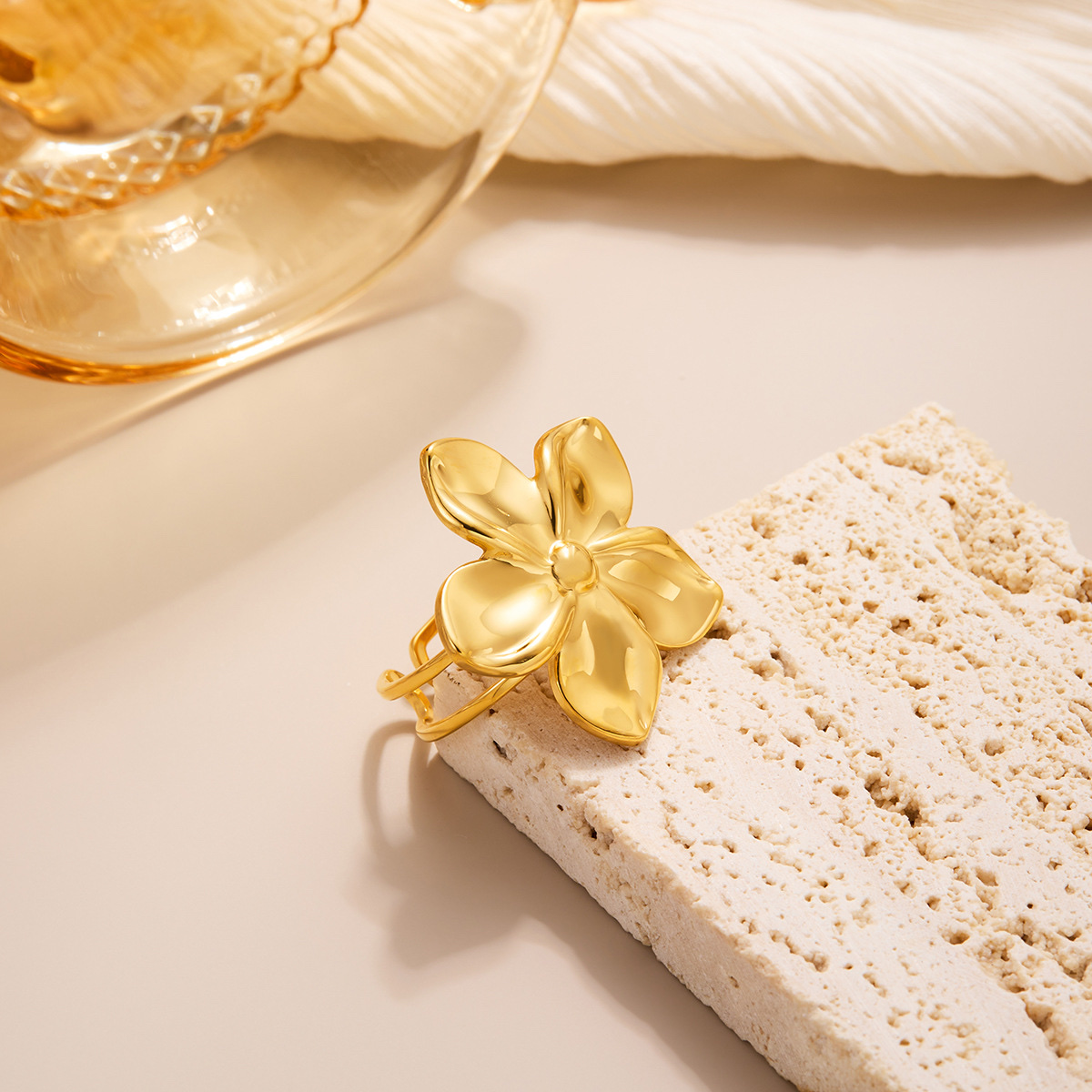 ins风跨境液态钛钢高级小众戒指女设计款指环花朵新款戒指戒指钛钢细节图