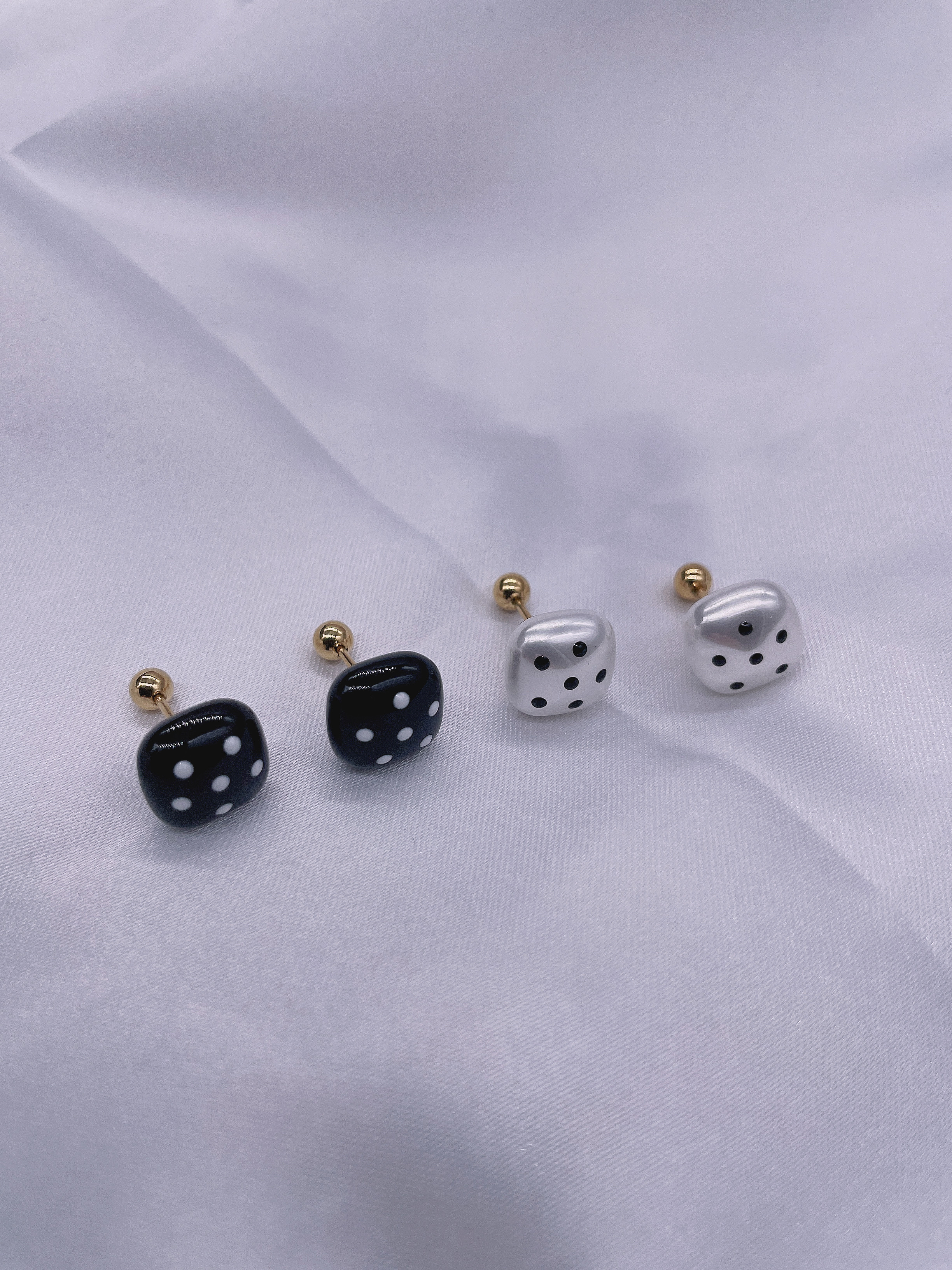 钛钢小巧方糖珍珠波点拧螺丝耳骨钉 时尚饰品 女士耳环 优雅耳饰 璀璨闪耀耳环精致饰品