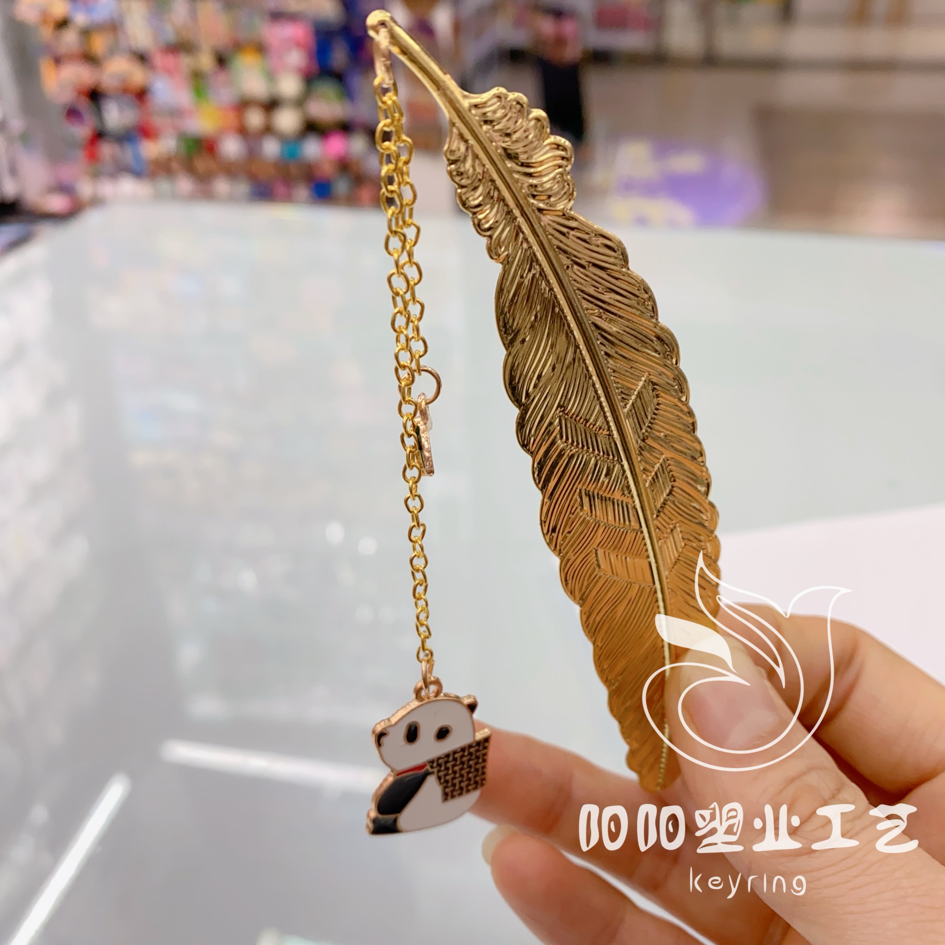 كتاب باندا ذات الريش الذهبي، قلادة كتابين كرتونية ذات منحوتات كرتونية صغيرة ومبتكرة Item Picture