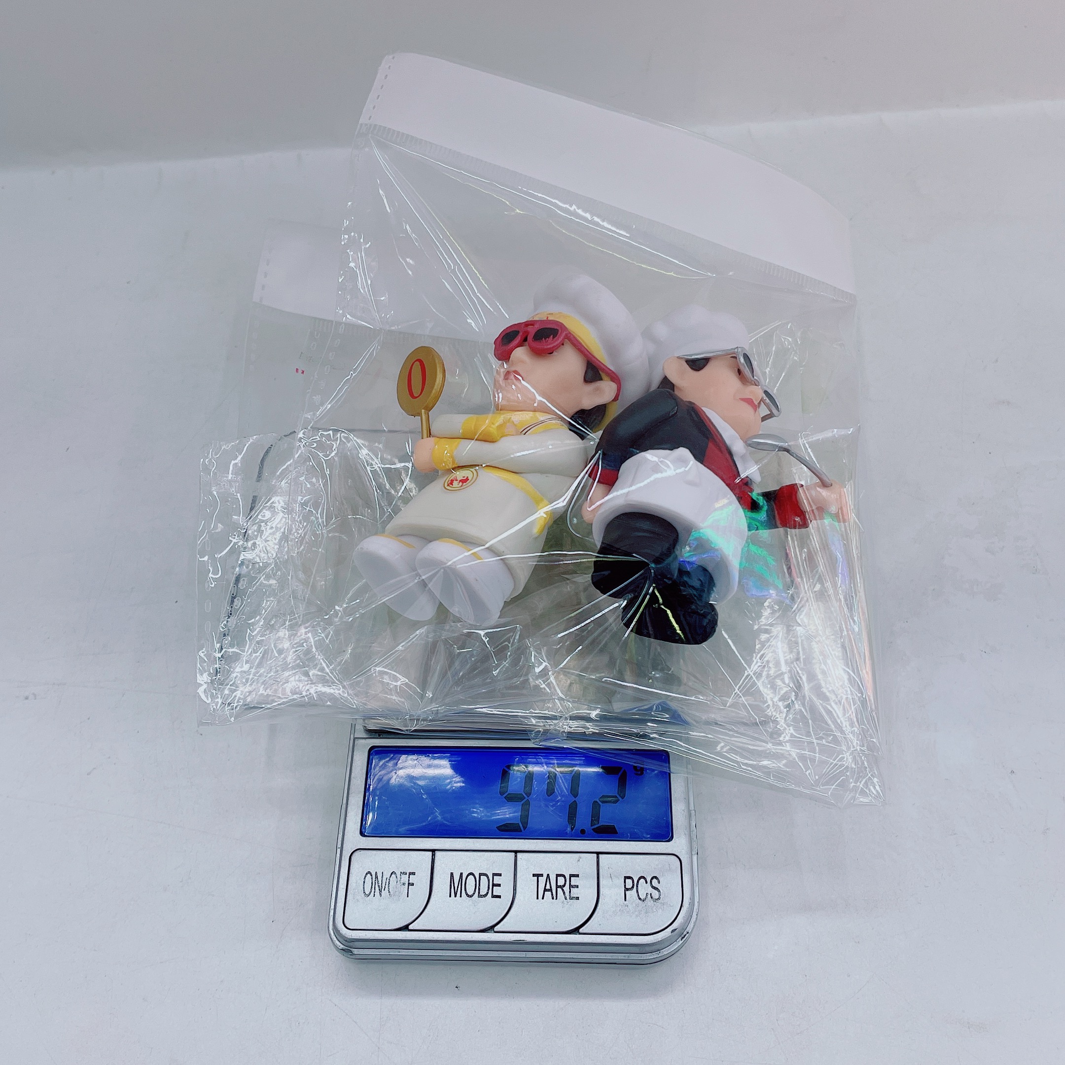 Хипстер играет в кино "трус в маске" и спасает кота в маске из китая Item Picture