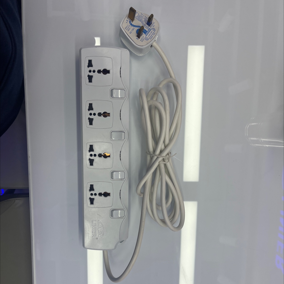 专用插座 插排设计带插头保护套 安全耐用电源接口