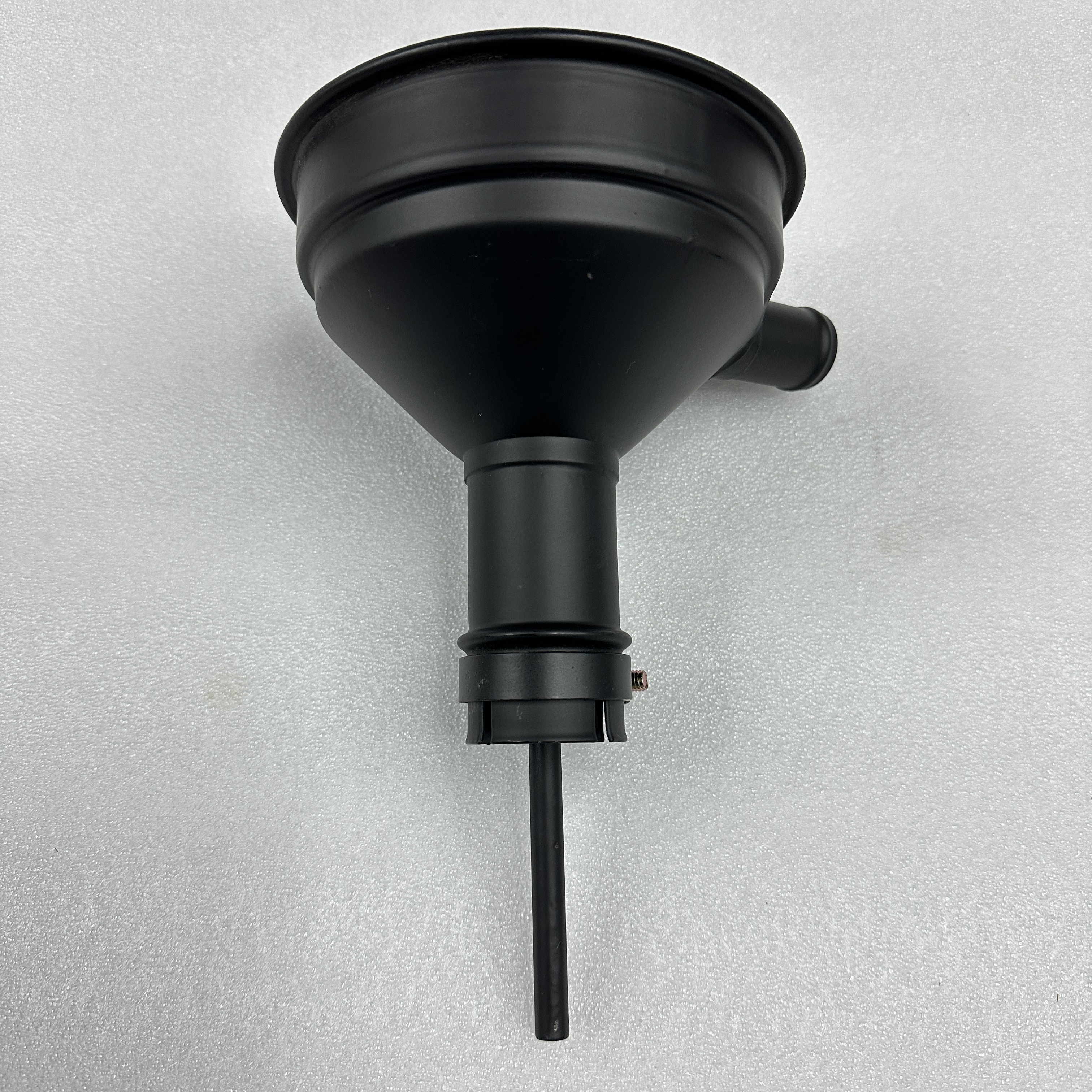 Truck parts are suitable for Mercedes-Benz truck oil-water separator 0000183835 details Picture