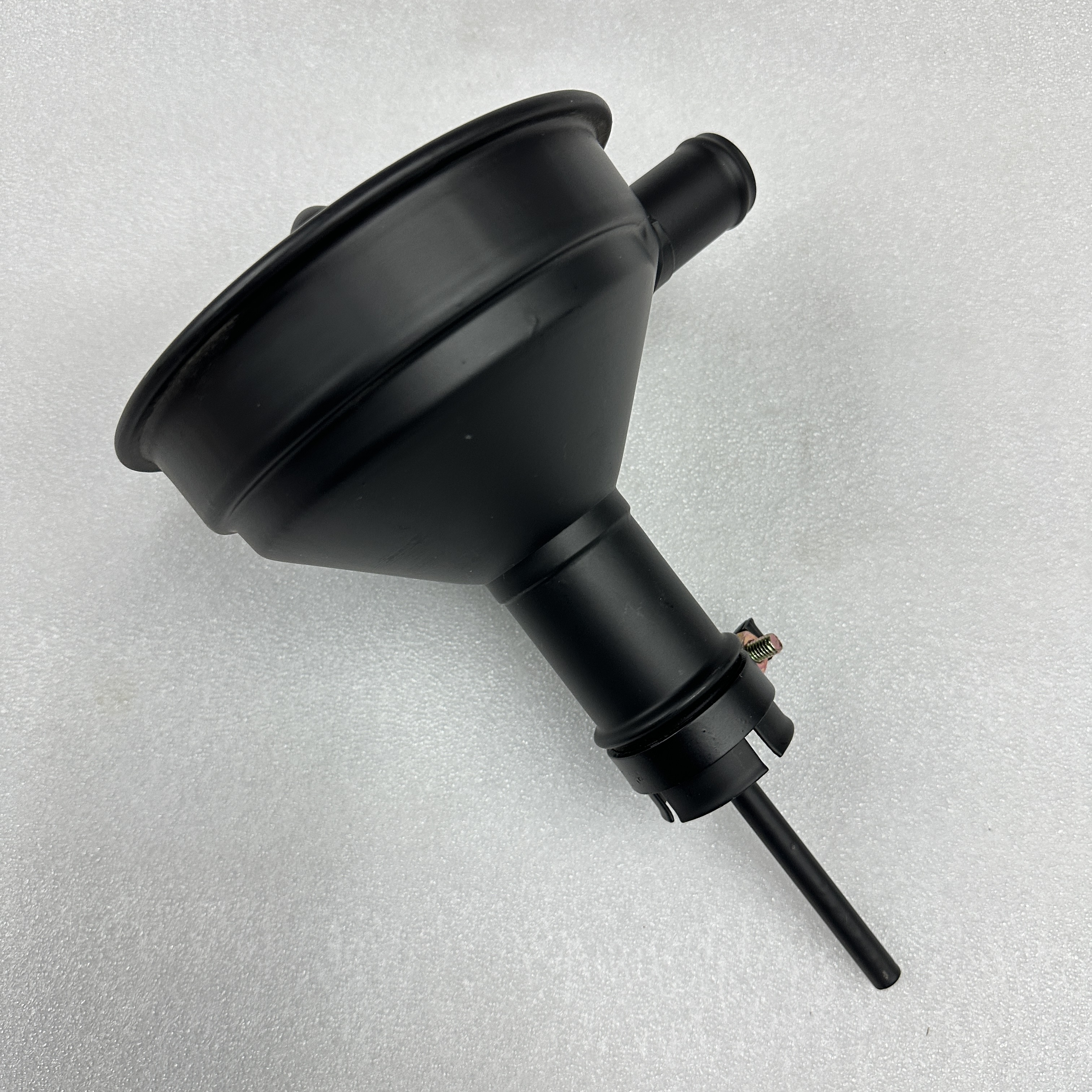 Truck parts are suitable for Mercedes-Benz truck oil-water separator 0000183835 Specification image
