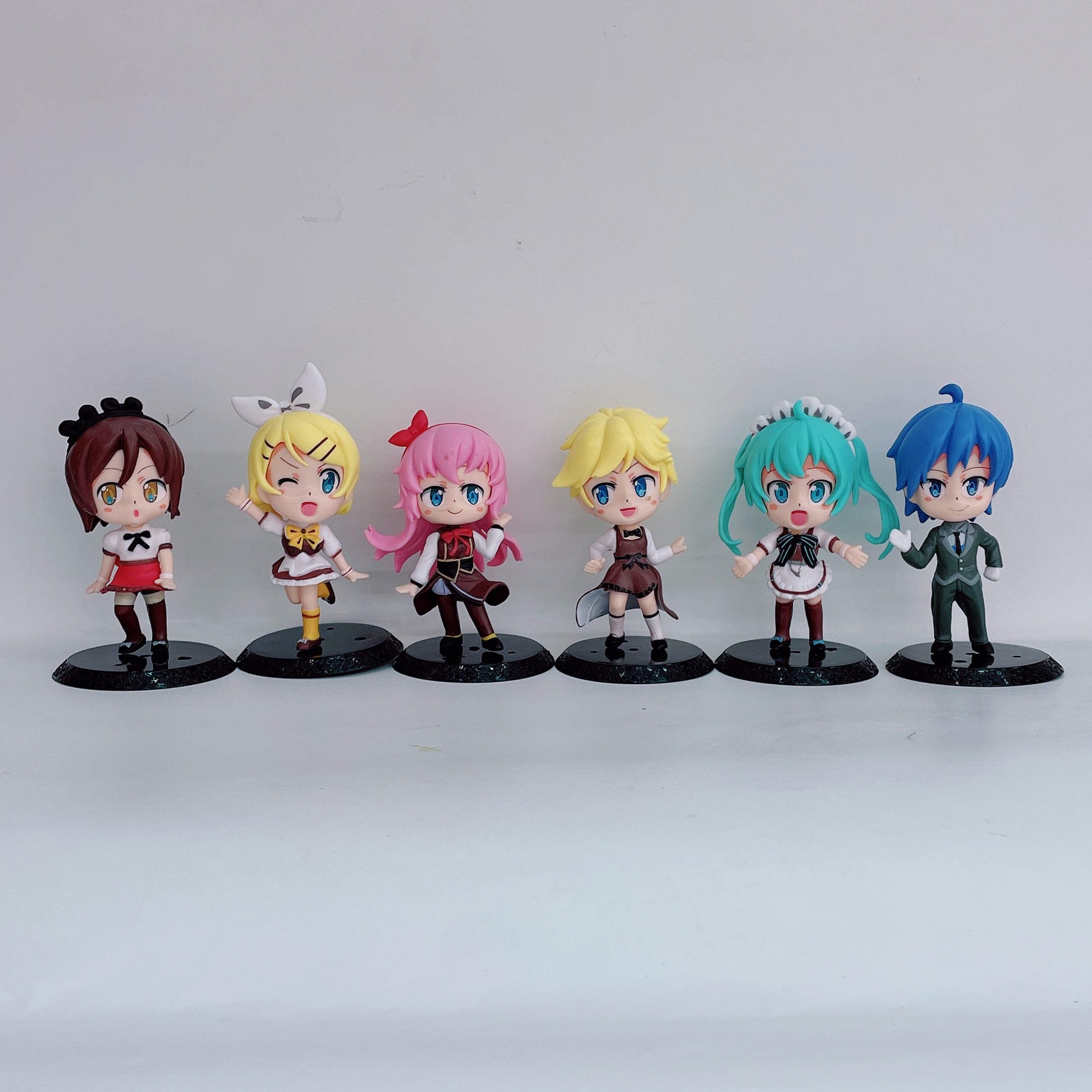 Q-version Hatsune Miku figurines, wholesale models of future Hatsune Miku pretty girls, claw machine, gacha blind box toys, car cake decorations