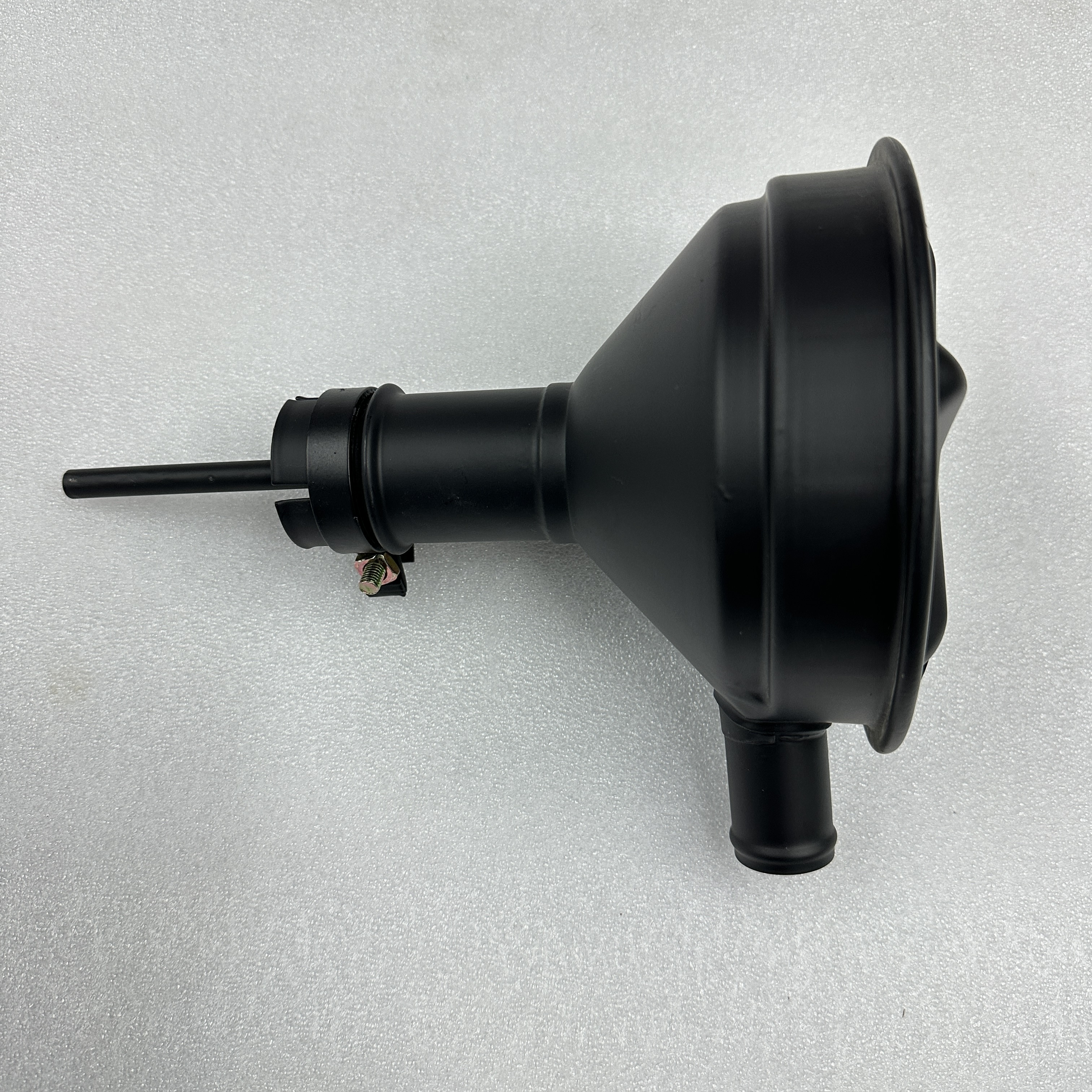 Truck parts are suitable for Mercedes-Benz truck oil-water separator 0000183835 Item Picture