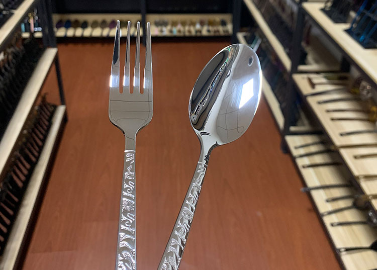 跨境亚马逊不锈钢刀叉勺创意波斯花纹牛排刀叉勺家用方柄浮雕餐具详情图4