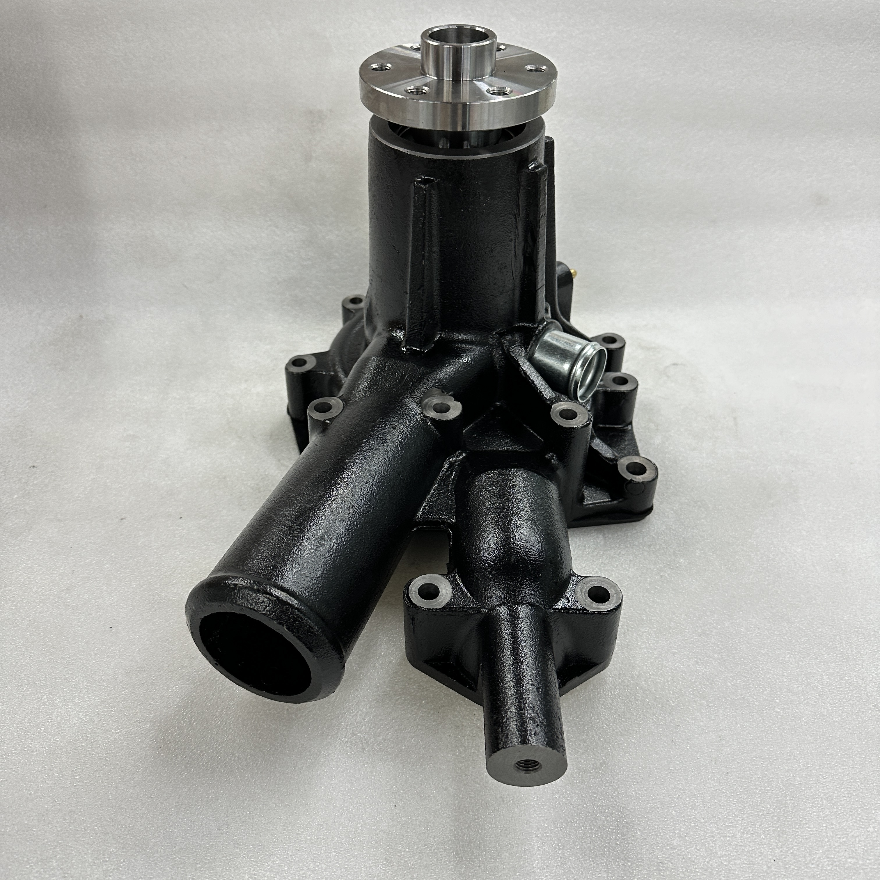 Excavator parts are suitable for Isuzu 6HK1 excavator engine cooling water pump 1-13650133-0 Item Picture