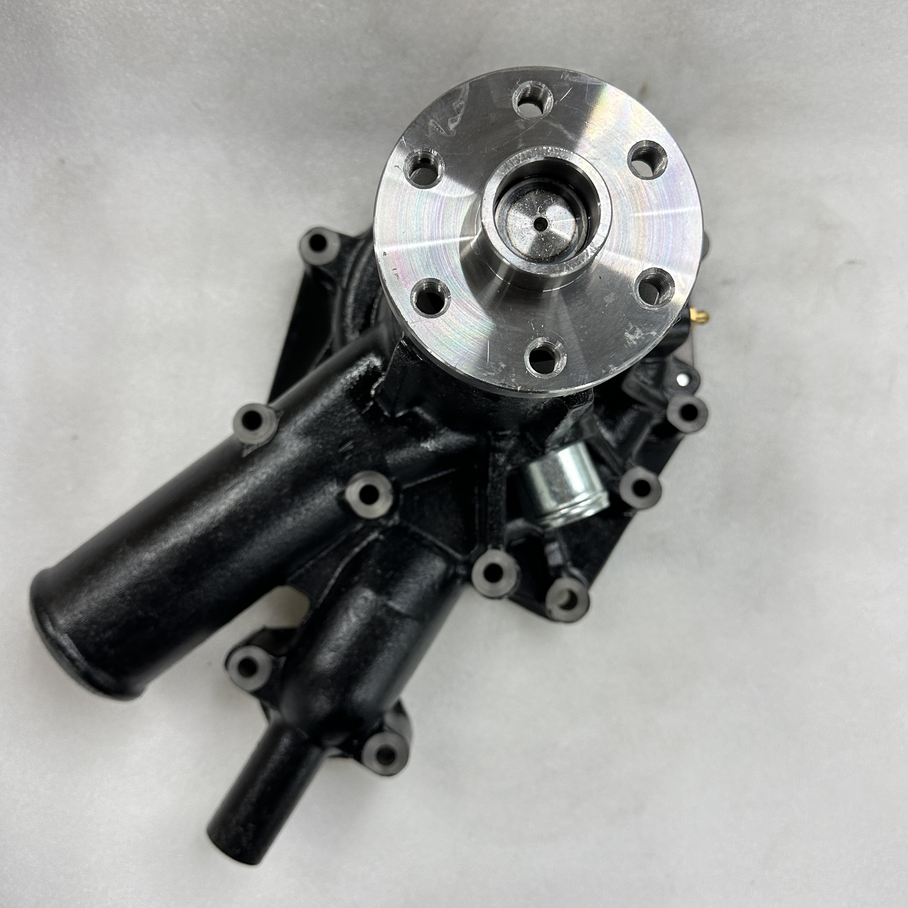 Excavator parts are suitable for Isuzu 6HK1 excavator engine cooling water pump 1-13650133-0 Application Scenario