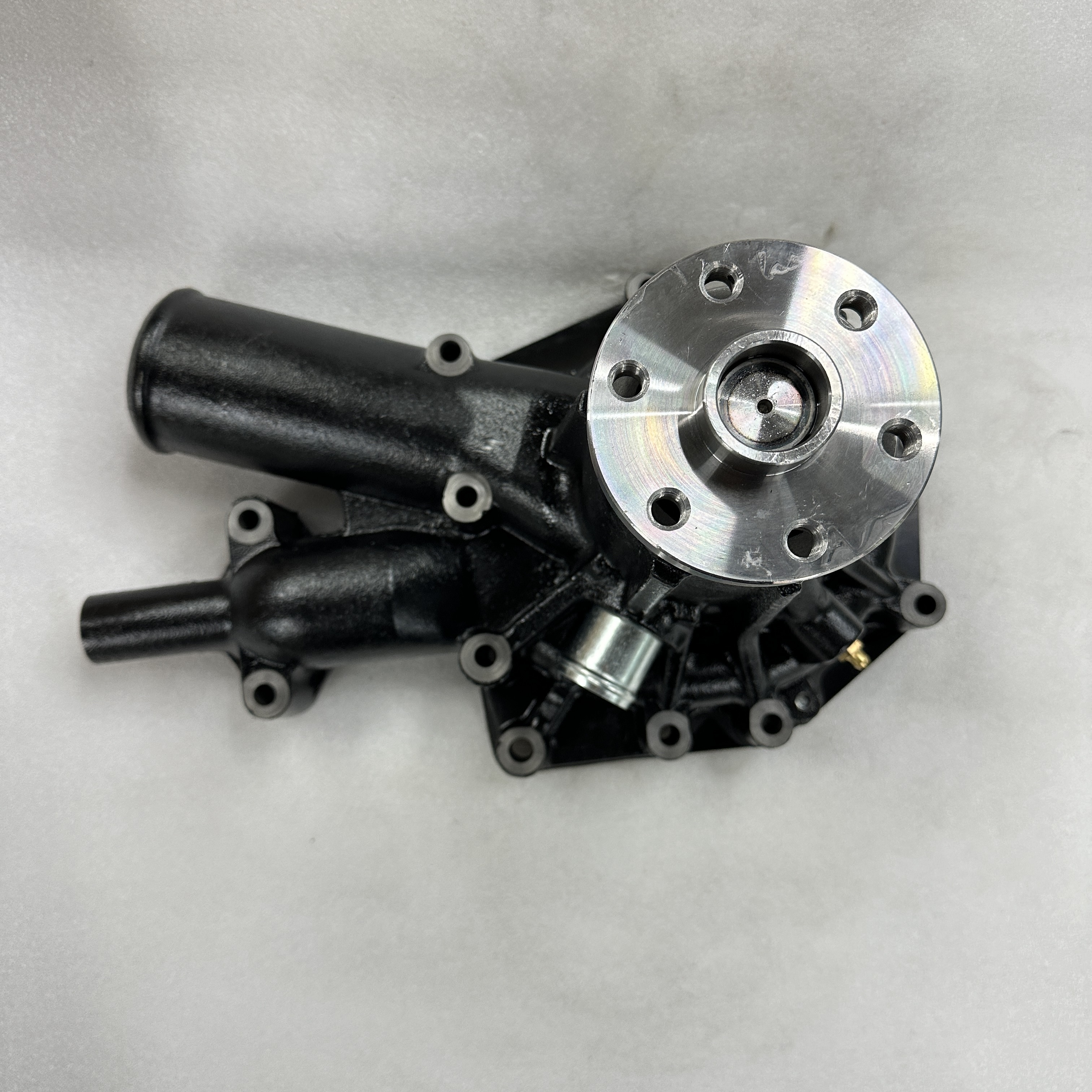 Excavator parts are suitable for Isuzu 6HK1 excavator engine cooling water pump 1-13650133-0 details Picture