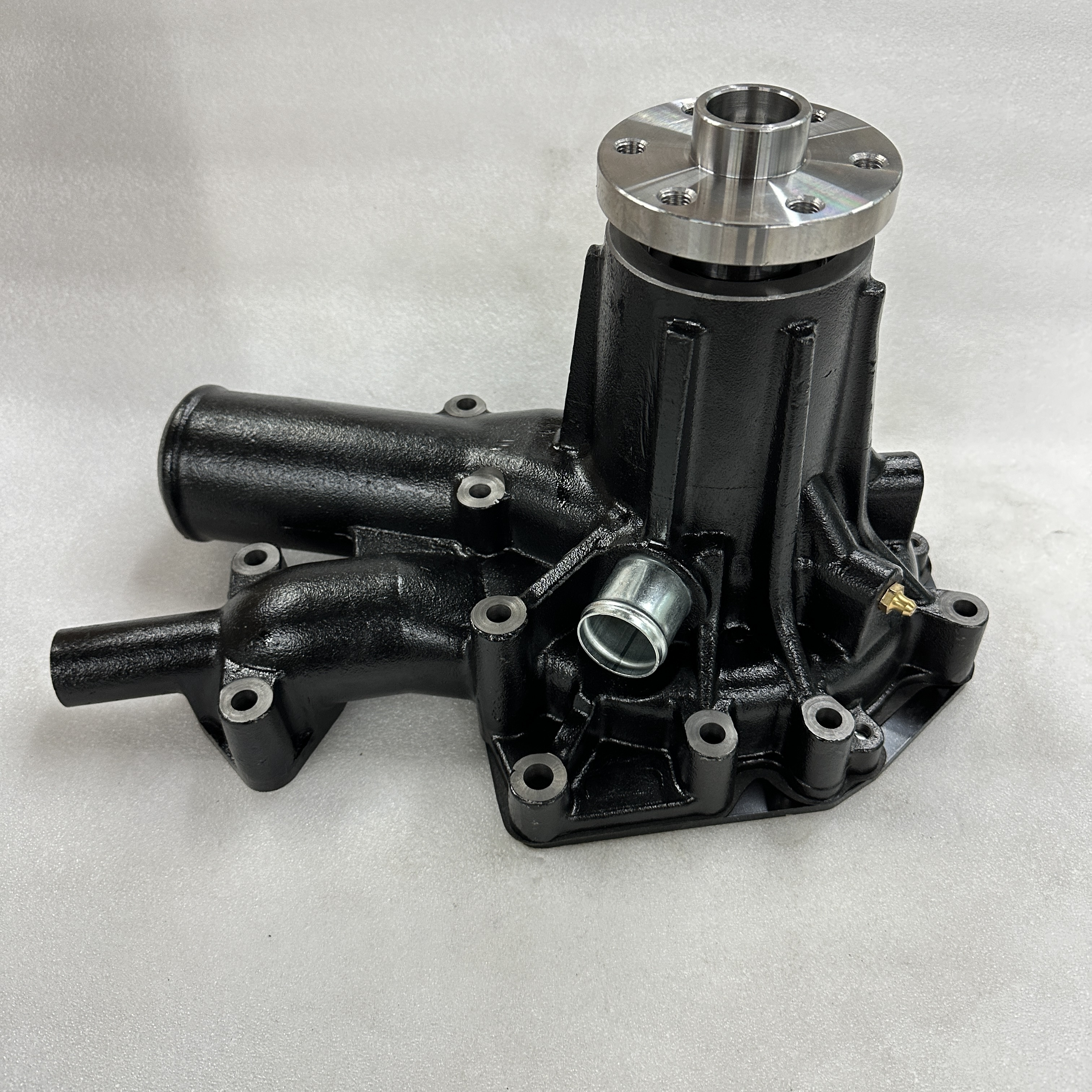 Excavator parts are suitable for Isuzu 6HK1 excavator engine cooling water pump 1-13650133-0
