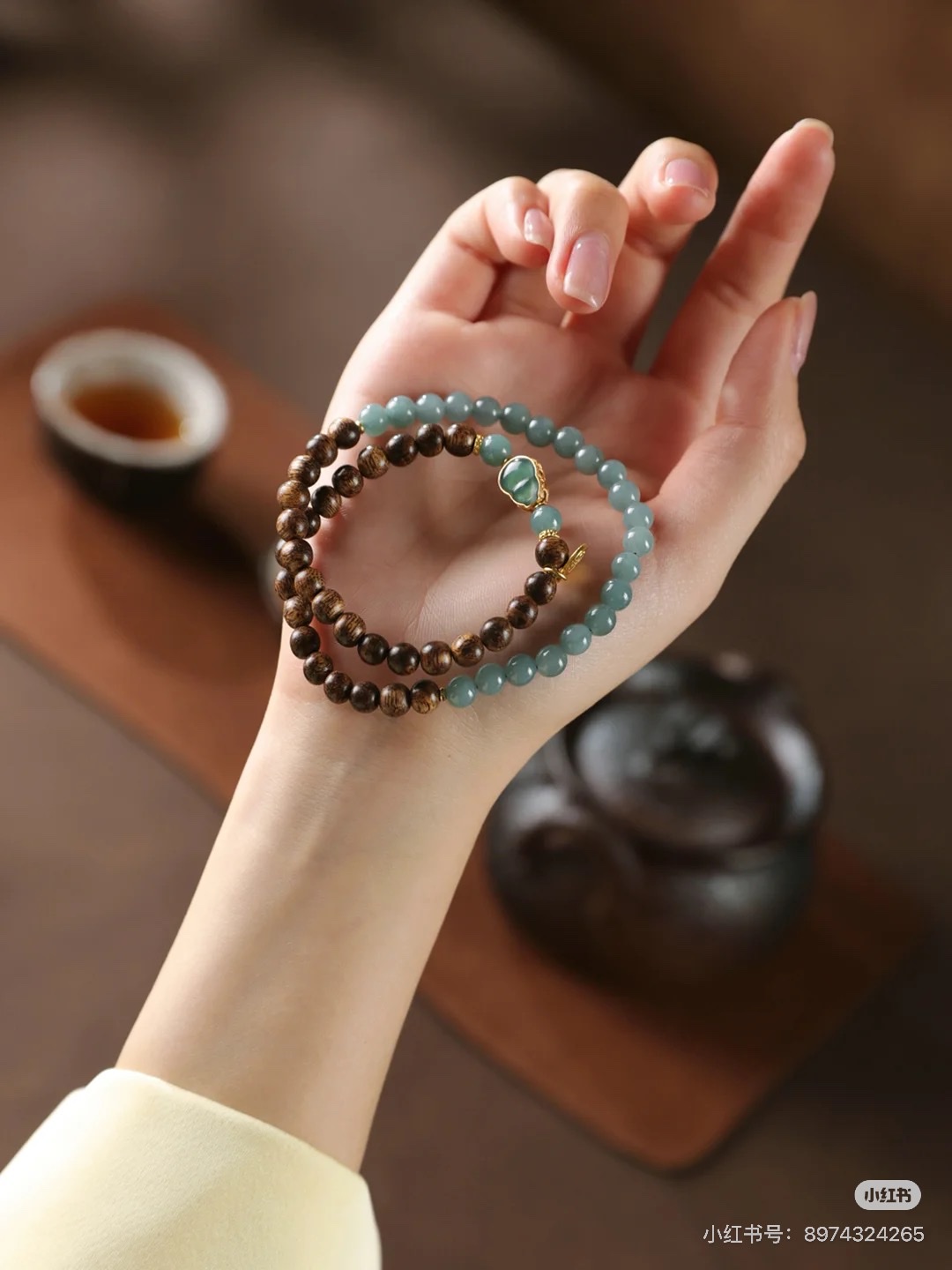 身在喧嚣，也望寄情山川
山中玉 玉中木
翡色入帘青 木香愈清远
皆在半山半水一轮间
不挑年龄且很有特色的，就数蓝水了
产品图