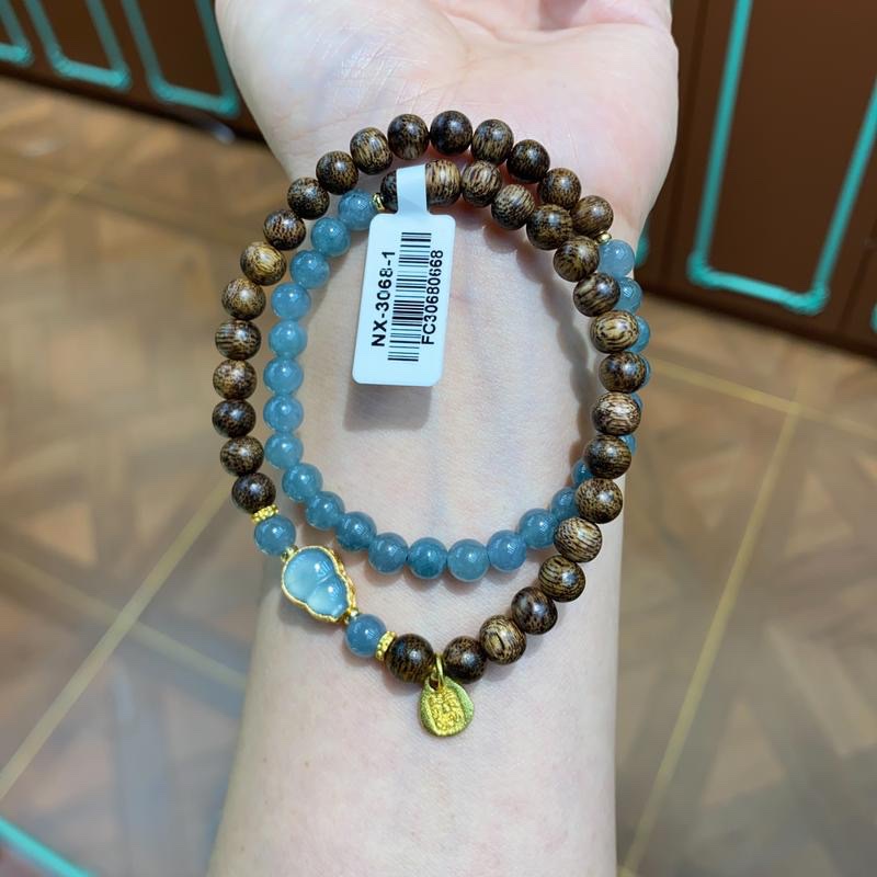 身在喧嚣，也望寄情山川
山中玉 玉中木
翡色入帘青 木香愈清远
皆在半山半水一轮间
不挑年龄且很有特色的，就数蓝水了
详情图4