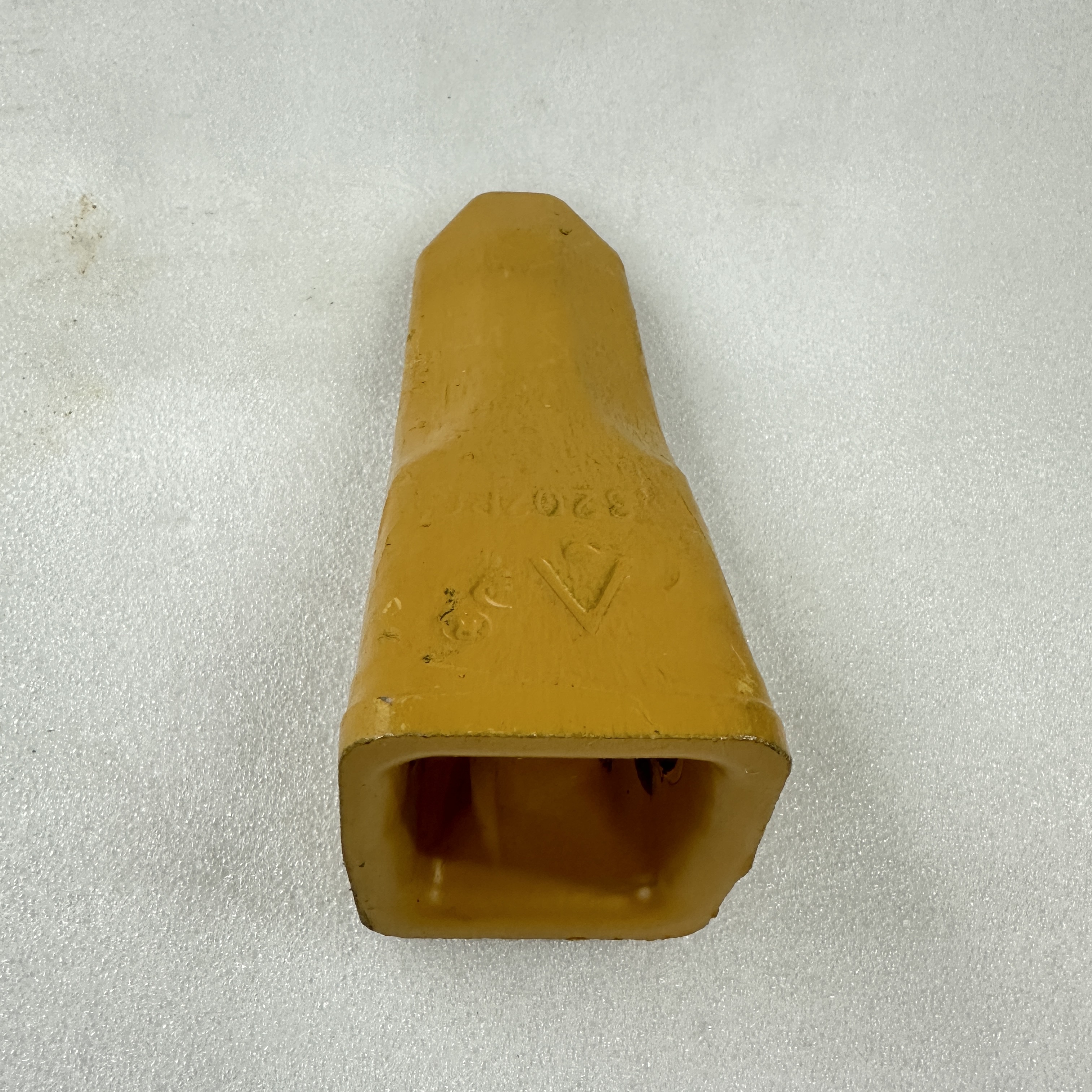 小型挖掘机配件适用于卡特CAT J200车型斗齿 1U3202RC白底实物图