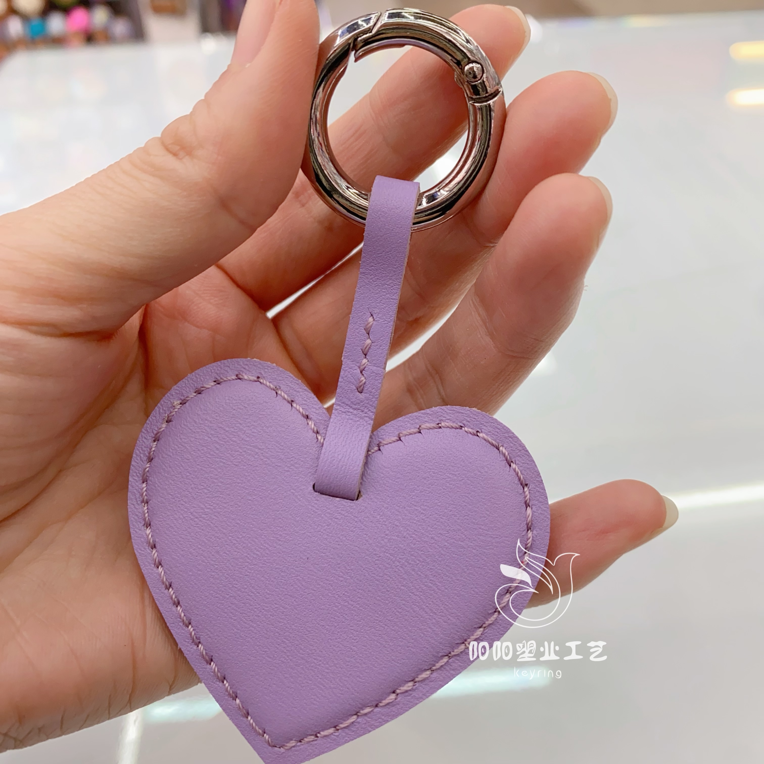 Heart-shaped pu leather keychain, car keychain, pendant, fresh and simple decorative accessory, return gift, English name, customized zodiac snake keychain Specification drawing