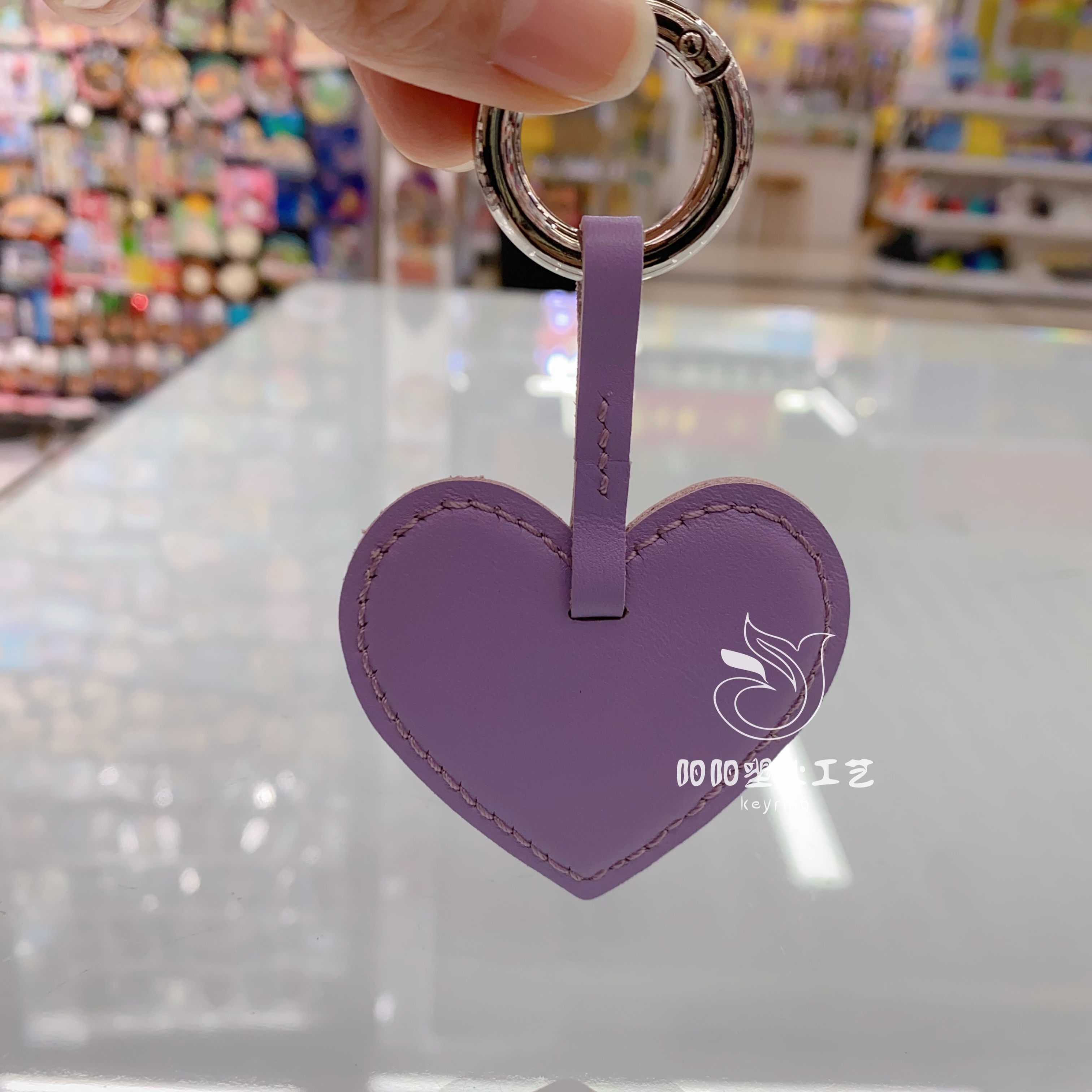 Heart-shaped pu leather keychain, car keychain, pendant, fresh and simple decorative accessory, return gift, English name, customized zodiac snake keychain full figure
