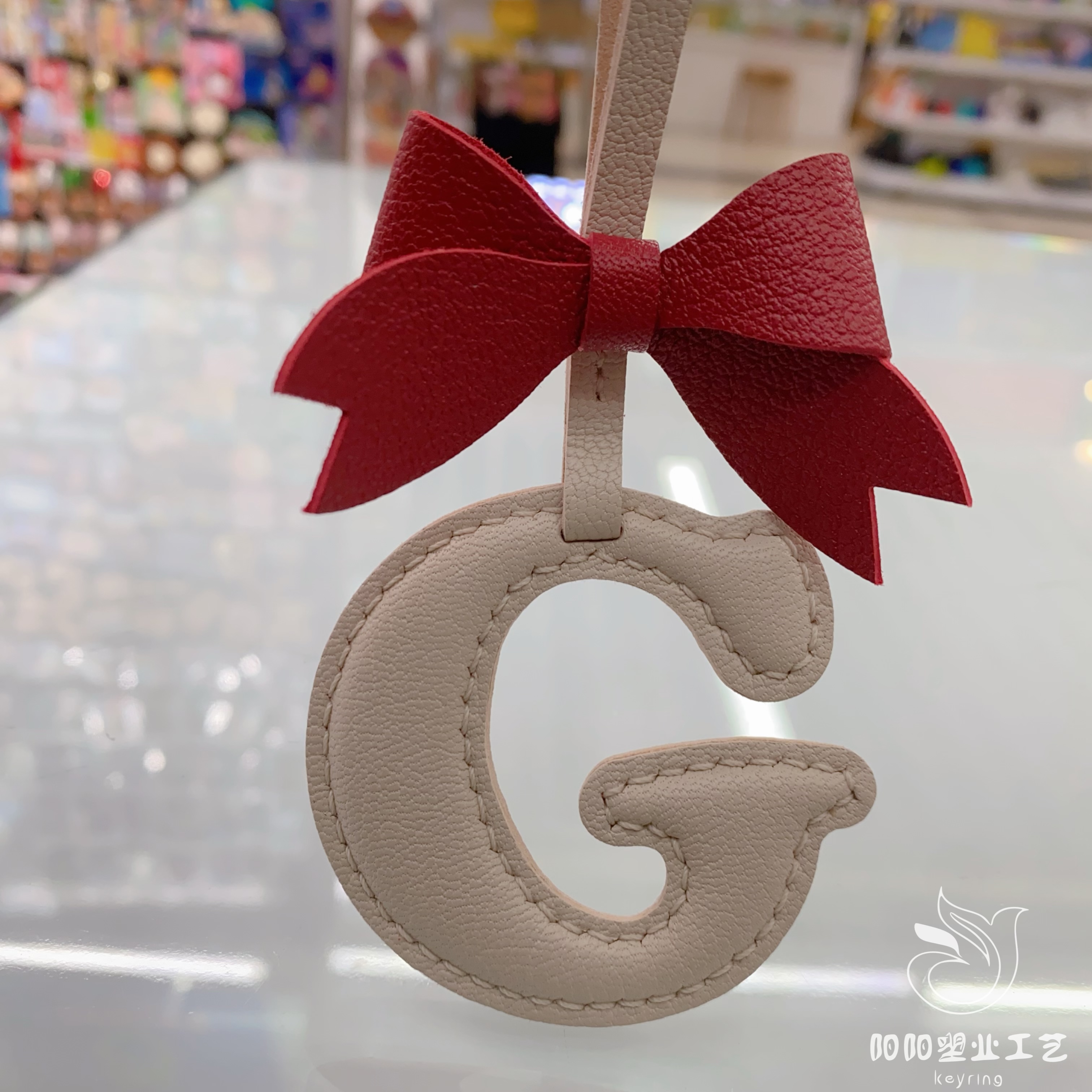 Heart-shaped pu leather key chains, car key rings, pendants, fresh and clean decorative accessories, return gifts, English names, custom plush pendants Item Picture