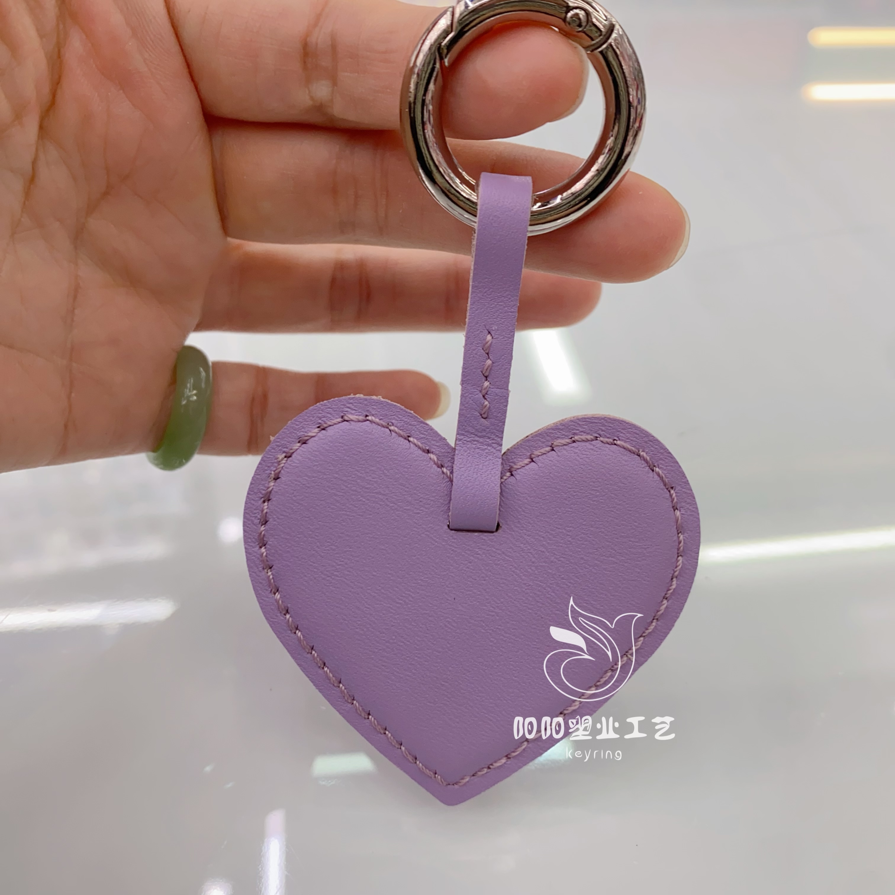 Heart-shaped pu leather keychain, car keychain, pendant, fresh and simple decorative accessory, return gift, English name, customized zodiac snake keychain Item Picture